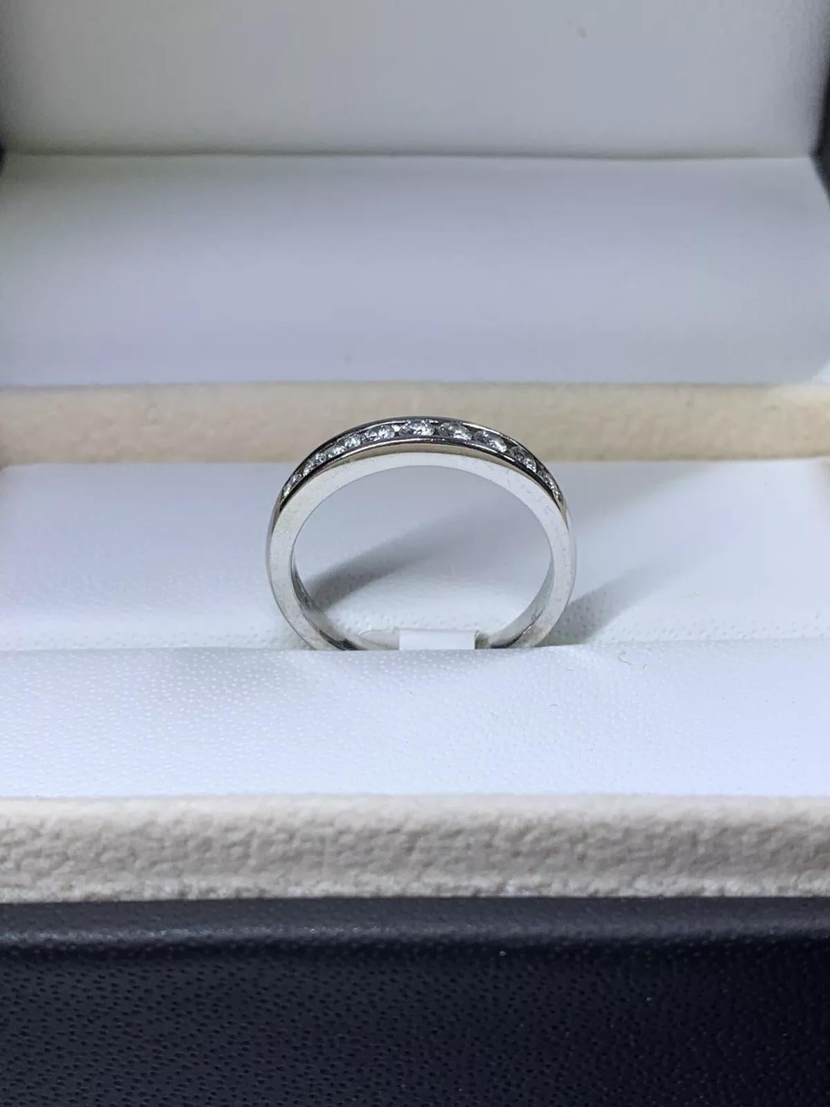 Bague de fiançailles d'éternité en platine avec diamant rond de 0,48 carat Neuf - En vente à London, GB