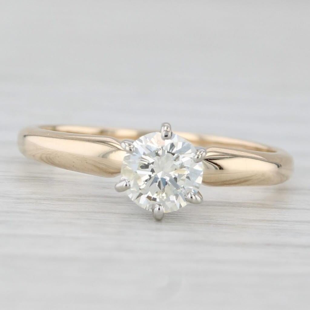 Bague de fiançailles solitaire en or jaune et blanc 14 carats avec diamant rond de 0,48 carat, taille 5 Bon état - En vente à McLeansville, NC