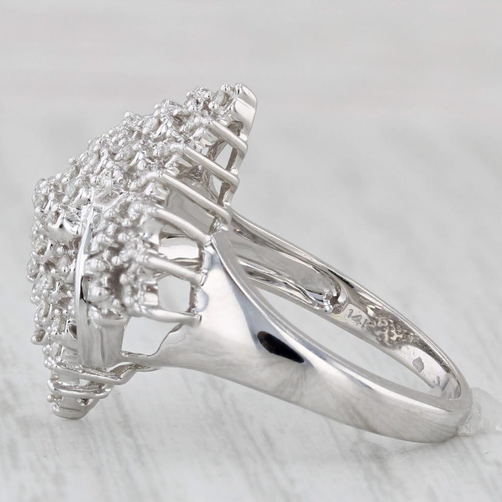 Informations sur les pierres précieuses :
- Diamants naturels -
Total des carats - 0.48ctw
Taille - Ronde, Brilliante et Baguette
Couleur - G - I
Clarté - SI1 - I1

Métal : Or blanc 14k
Poids : 5,5 grammes 
Timbres : 14k
Hauteur de la face : 22 mm