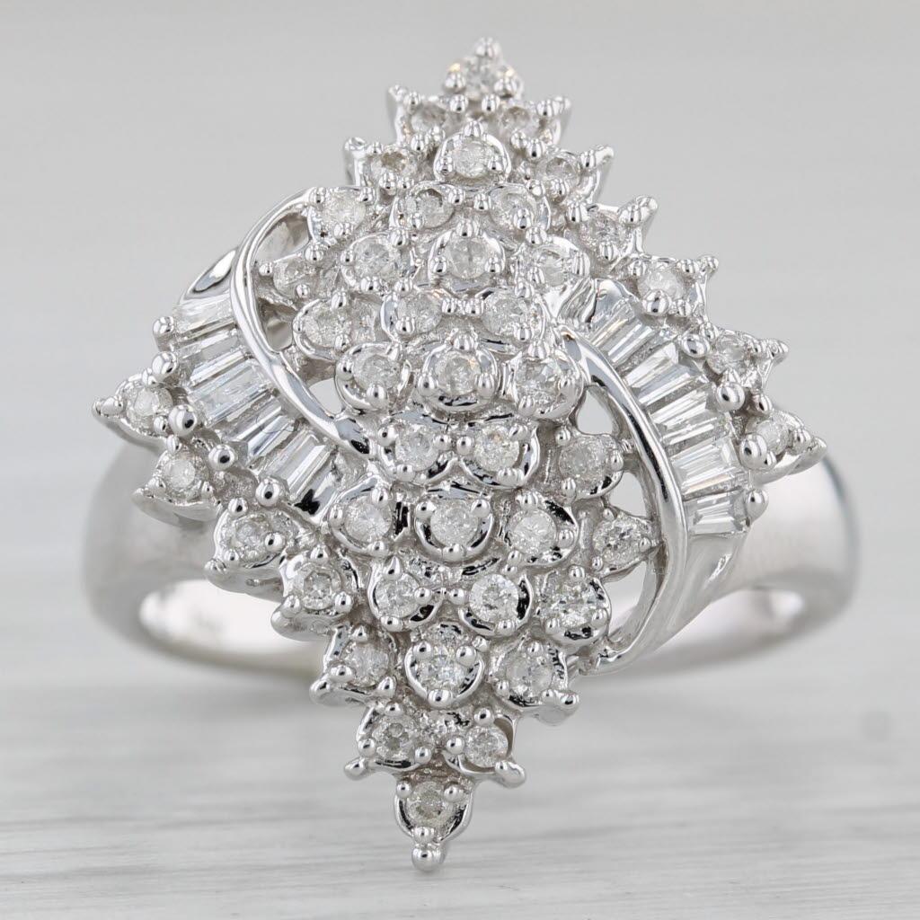 Taille baguette 0.48ctw Diamond Cluster Cocktail Ring 14k White Gold Size 7.25 en vente