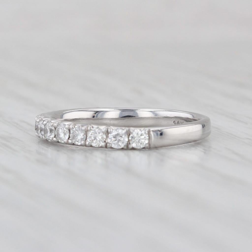 Informations sur les pierres précieuses :
- Diamants naturels -
Total des carats - 1.24ctw
Coupe - Baguette
Couleur - G - I
Clarté - VS2 - SI1

Métal : Or blanc 14k
Poids : 1,7 grammes 
Timbres : 14k
Hauteur de la face : 2.4 mm 
Hauteur au-dessus du