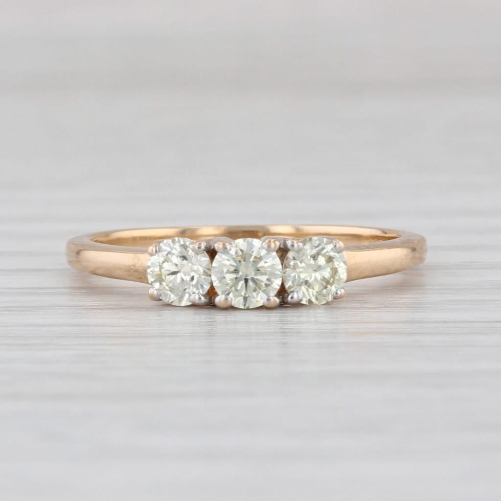 Anello a 3 pietre con diamante giallo da 0,48 carati in oro giallo 18k Misura di fidanzamento 6,25 In condizioni buone in vendita a McLeansville, NC