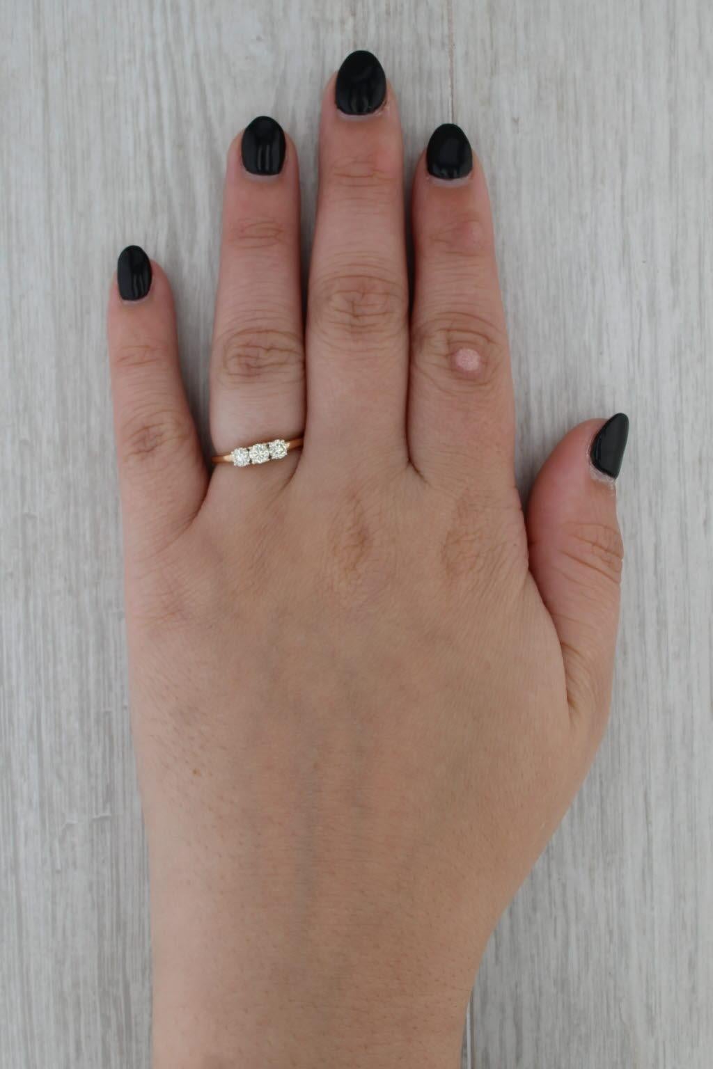 Anello a 3 pietre con diamante giallo da 0,48 carati in oro giallo 18k Misura di fidanzamento 6,25 in vendita 3