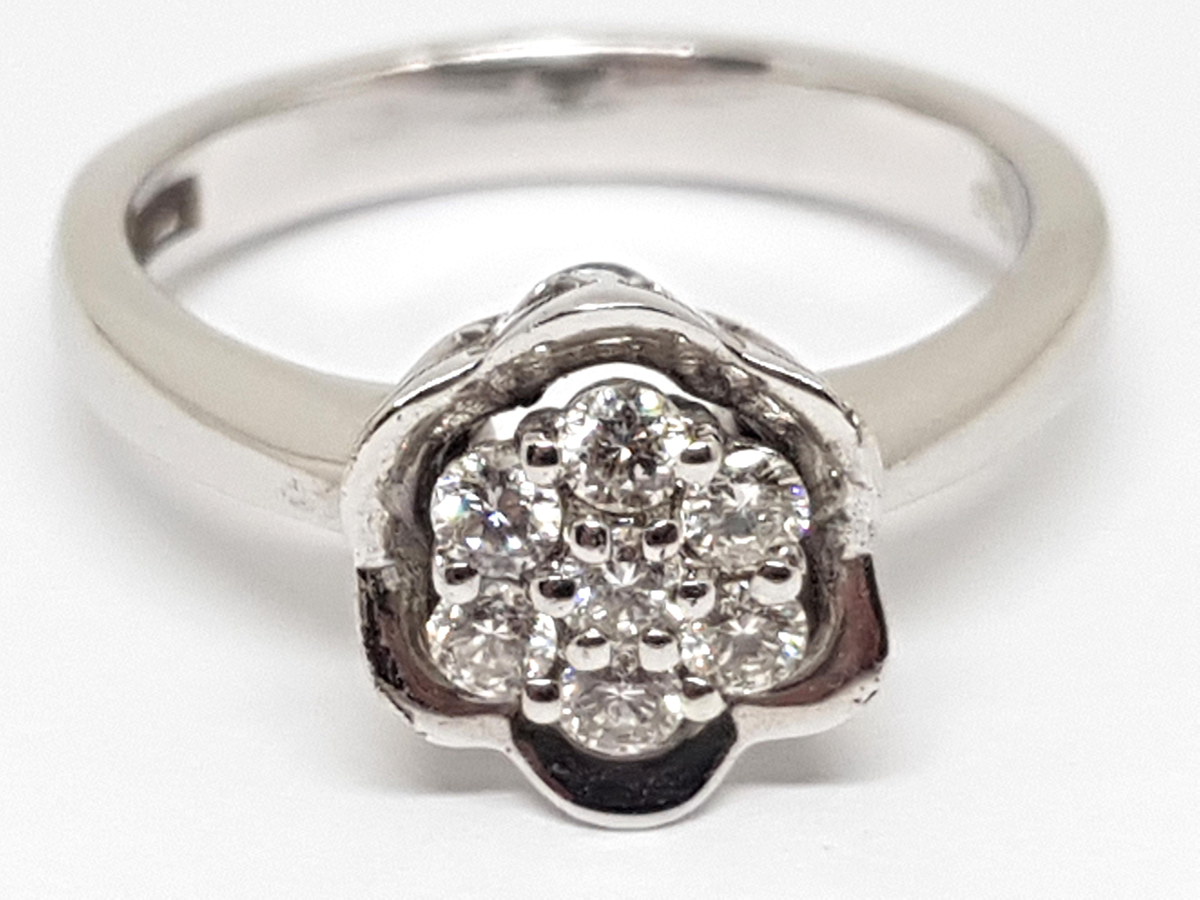 0.49 Carat 18 Karat White Gold Diamond Ring In New Condition For Sale In Antwerp, BE