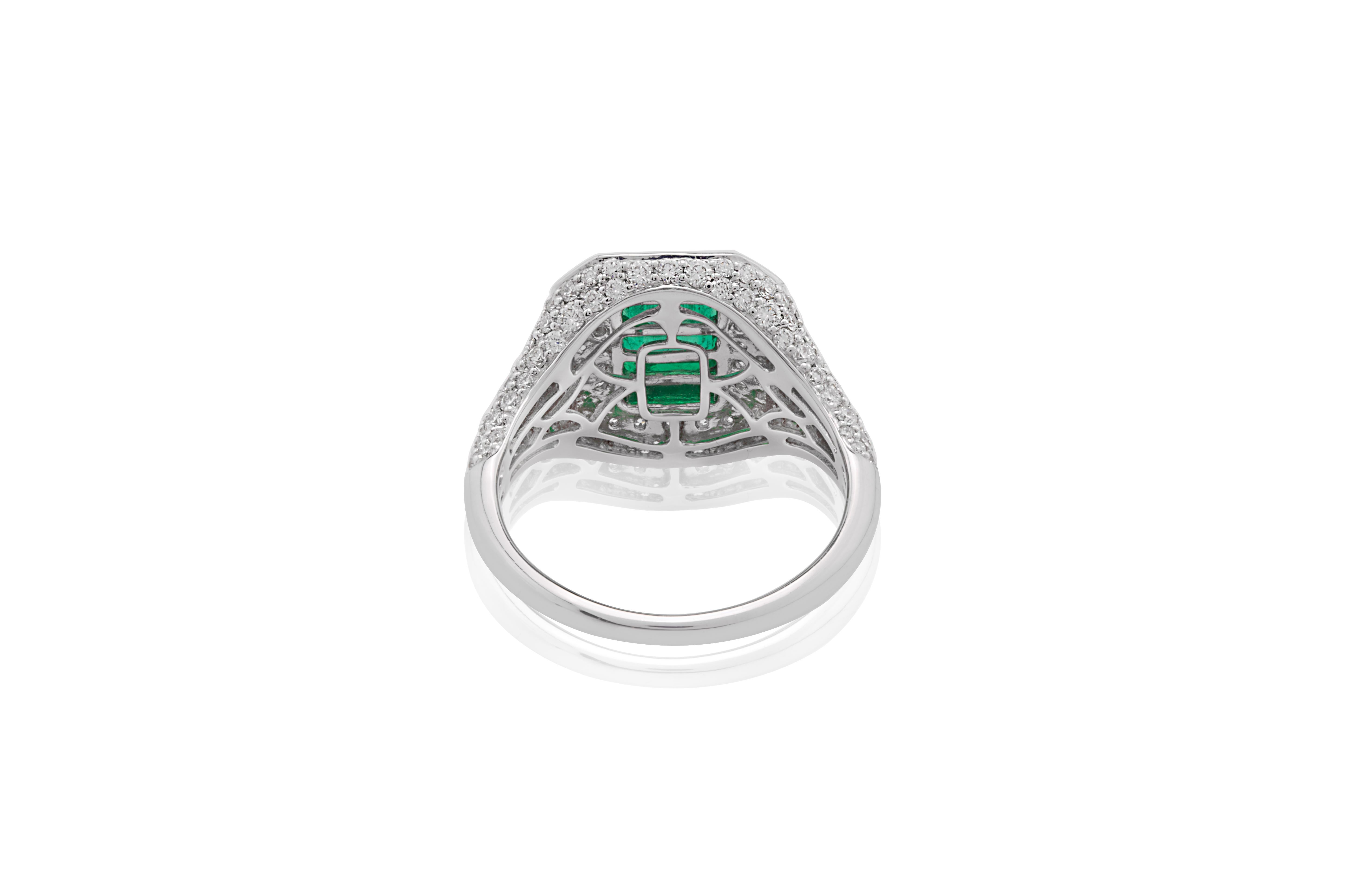 0,49 Karat Smaragd mit Diamant Ring in 18 Karat Gold im Zustand „Neu“ im Angebot in Bangkok, 10