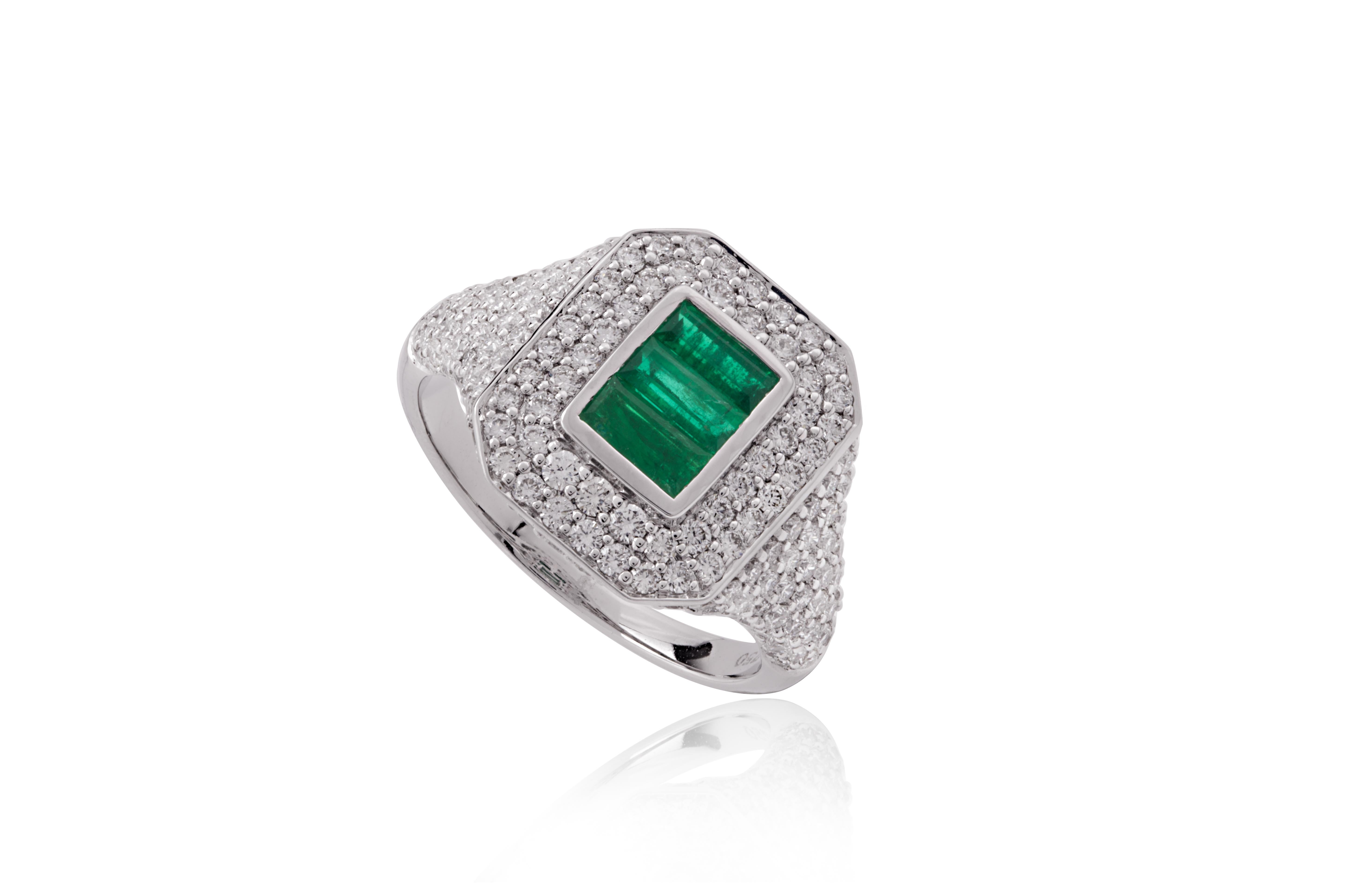 0,49 Karat Smaragd mit Diamant Ring in 18 Karat Gold für Damen oder Herren im Angebot