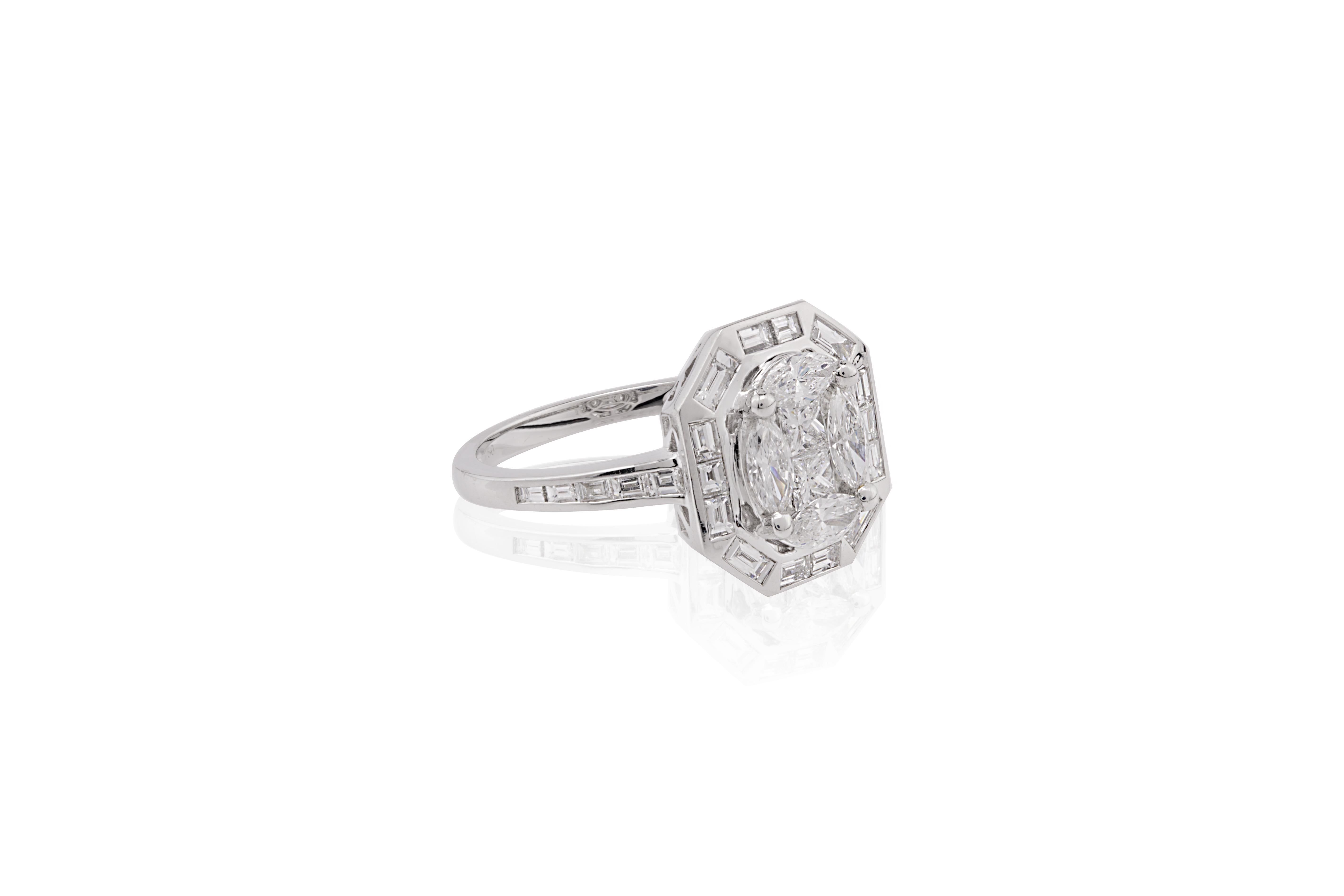 Women's or Men's 0.49 Carat marquise cut with 0.19 Carat princess cut and baguettes 18 Karat Gold For Sale