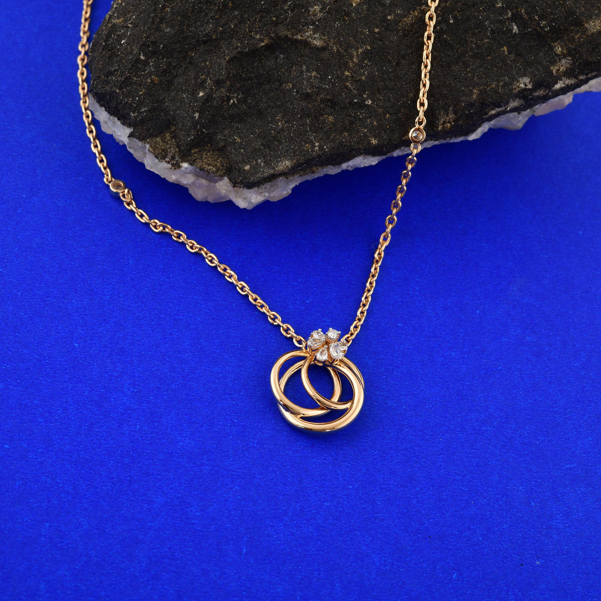 Moderne Collier pendentif en or jaune 18 carats avec diamants de forme ronde poire de 0,49 carat SI/H en vente
