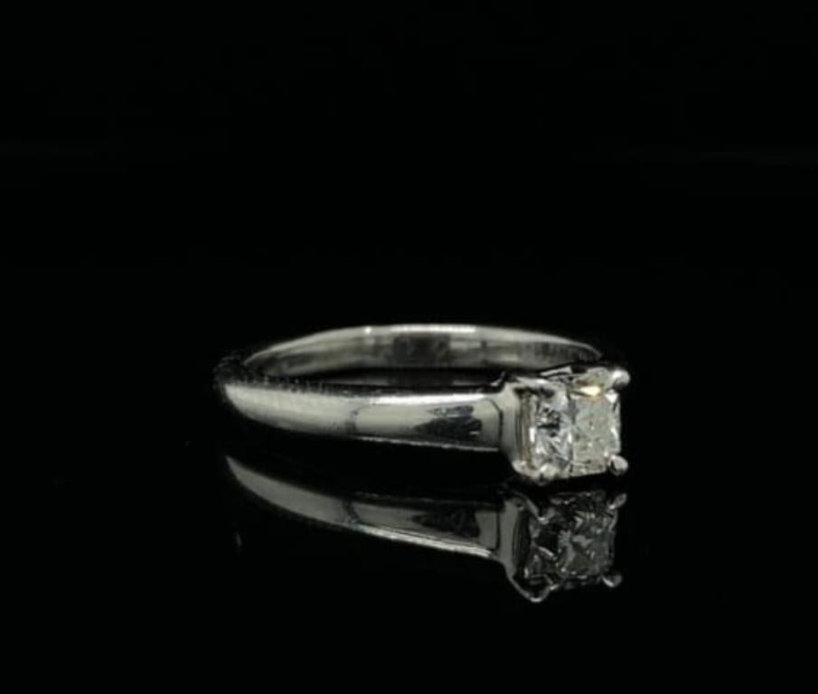 Une bague de fiançailles en platine à diamant Lucida de 0,49 carat de Tiffany & Co.
	
Issue de la collection 