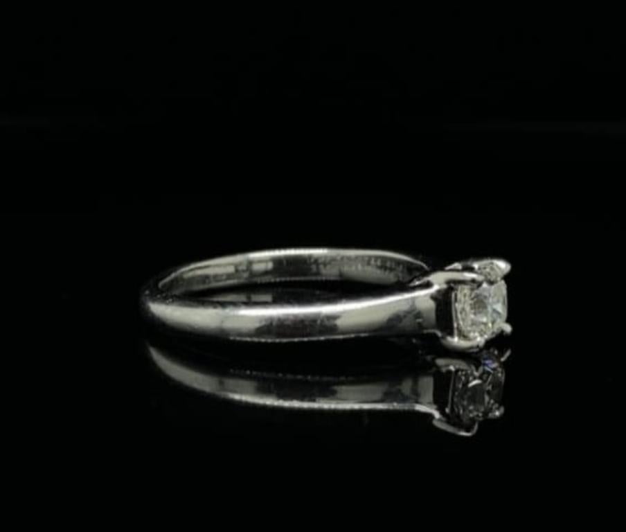 Taille carrée Tiffany & Co. Bague de fiançailles en platine avec diamant Lucida de 0,49 carat en vente