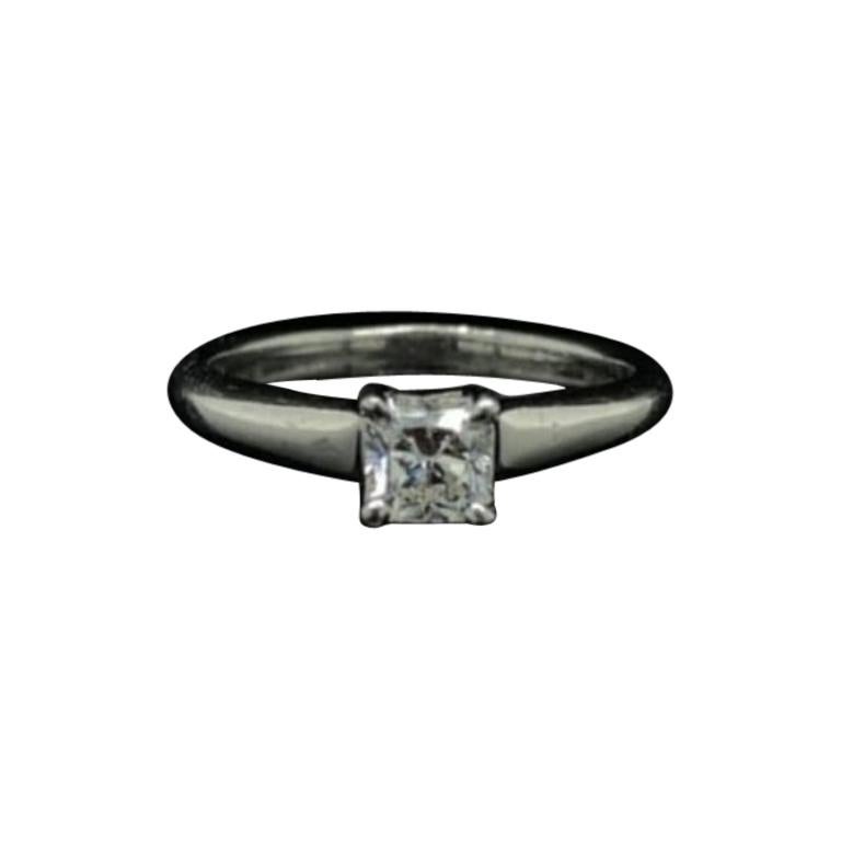 Tiffany & Co. Bague de fiançailles en platine avec diamant Lucida de 0,49 carat en vente