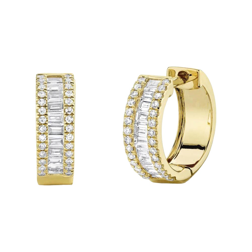 0.49ct Baguette Cut And Round Brilliant Cut Diamond Huggie Earrings im Angebot