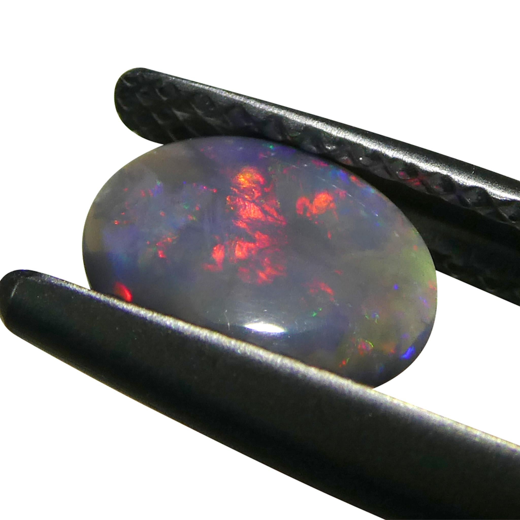 0.49 Karat ovaler grauer Opal im Cabochon-Schliff aus Australien (Ovalschliff)