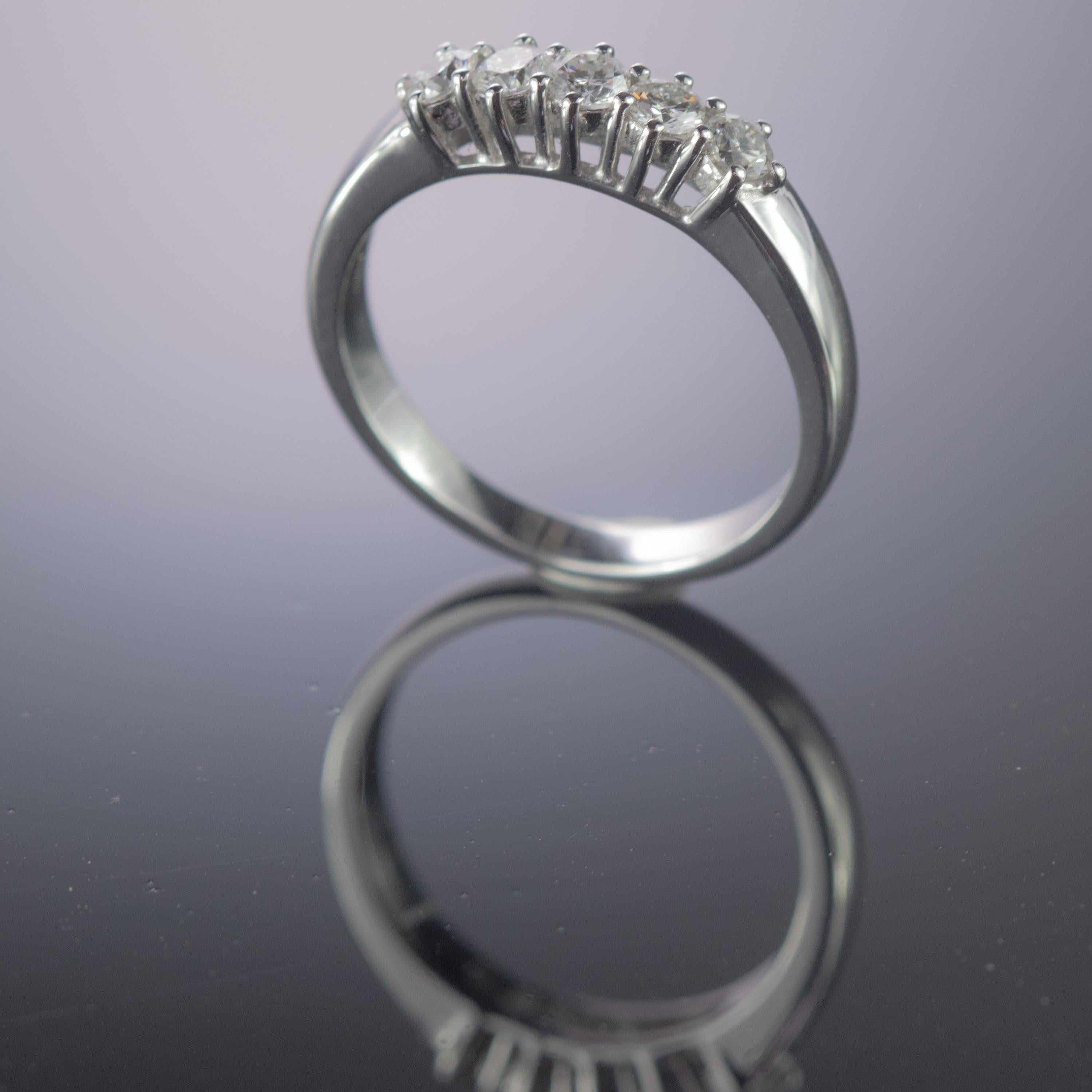 18 carat gold wedding ring