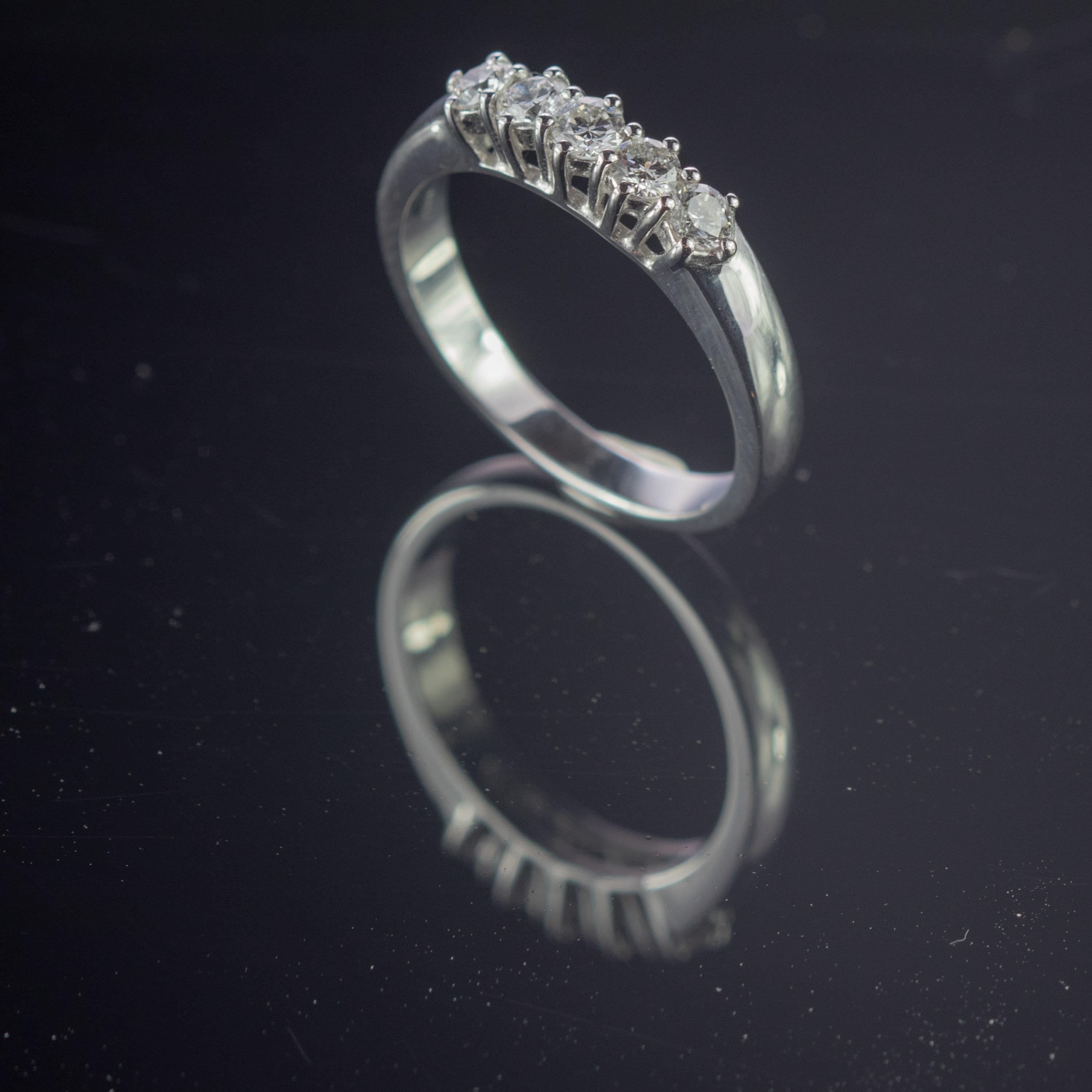 Romantic 0.5 Carat Diamond Radiant Line Band 18 Karat Gold Wedding Engagement Ring For Sale