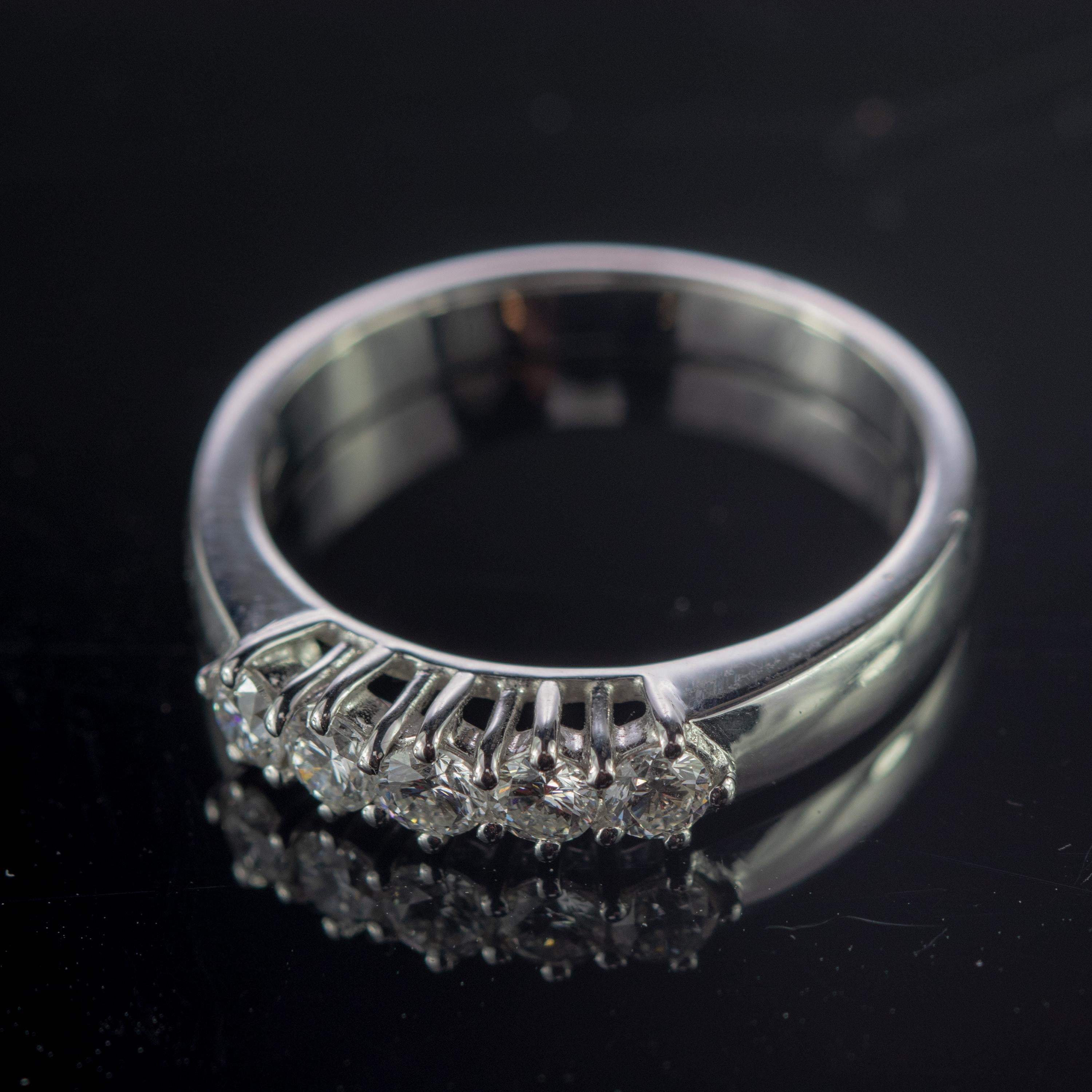Radiant Cut 0.5 Carat Diamond Radiant Line Band 18 Karat Gold Wedding Engagement Ring For Sale