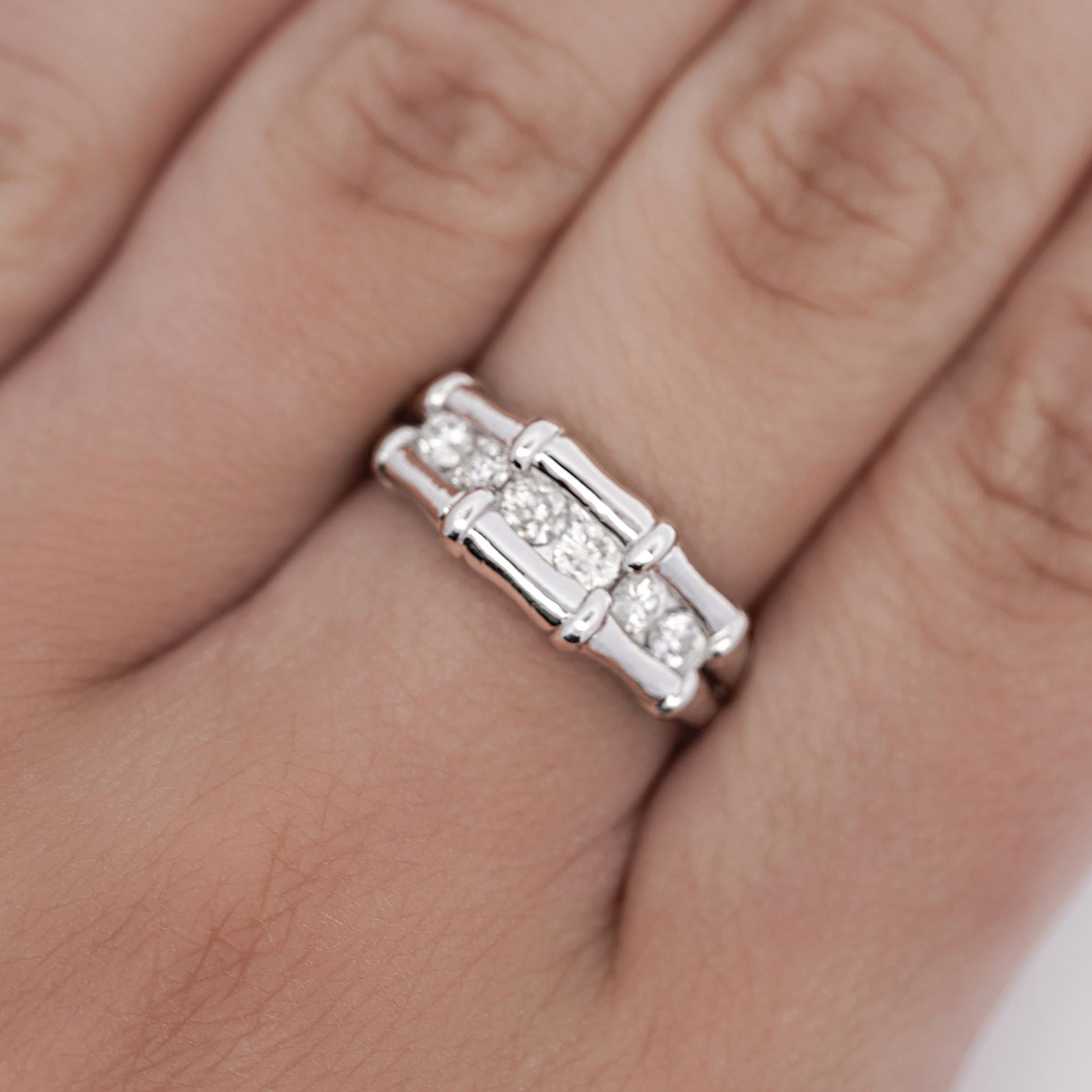 Anillo de diamante redondo de 0,5 quilates en canal de platino estilo bambú en Nuevo estado para la venta en Miami, FL