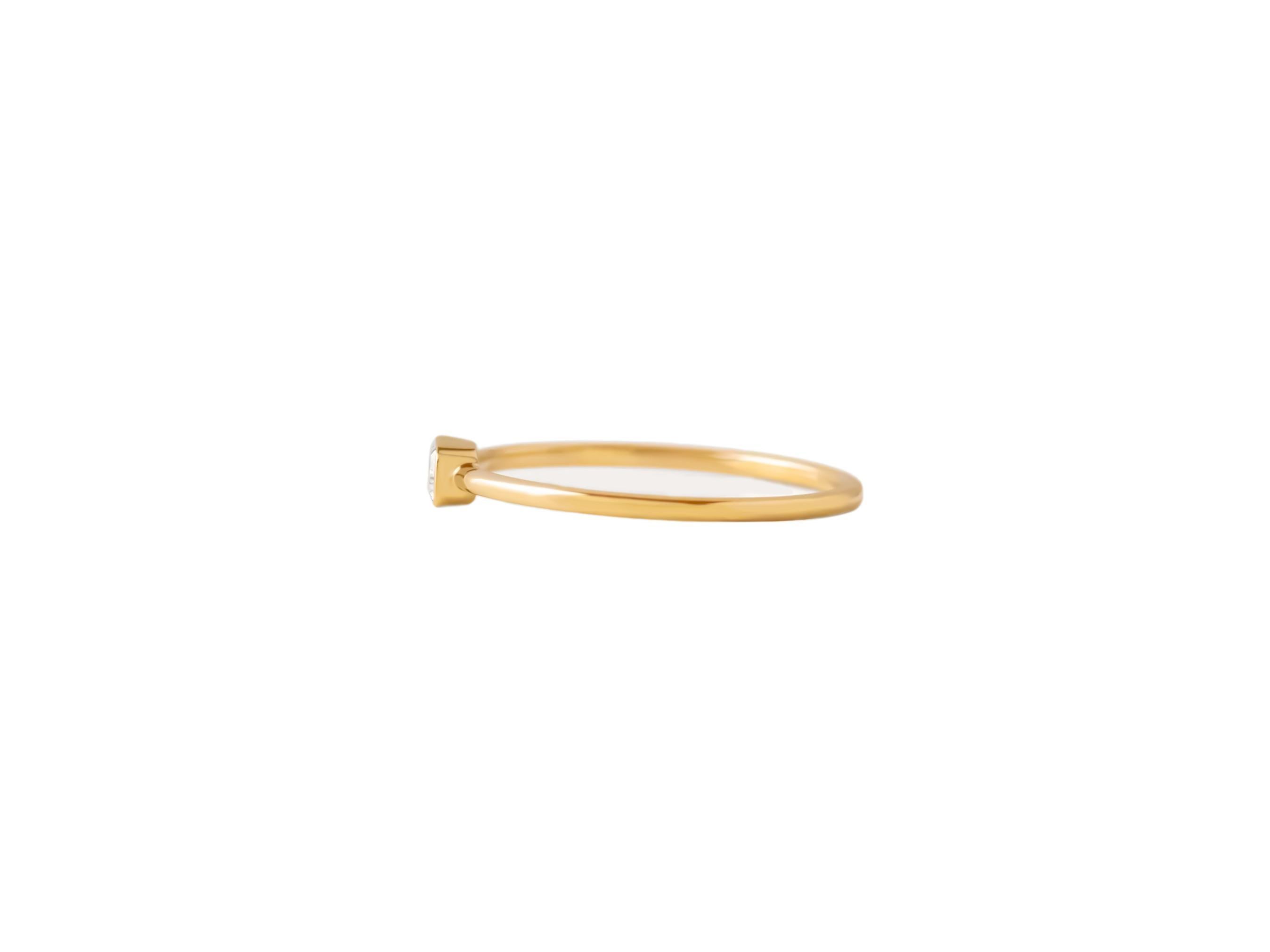 in vendita:  Anello in oro 14k con moissanite taglio smeraldo da 0,5 carati 4