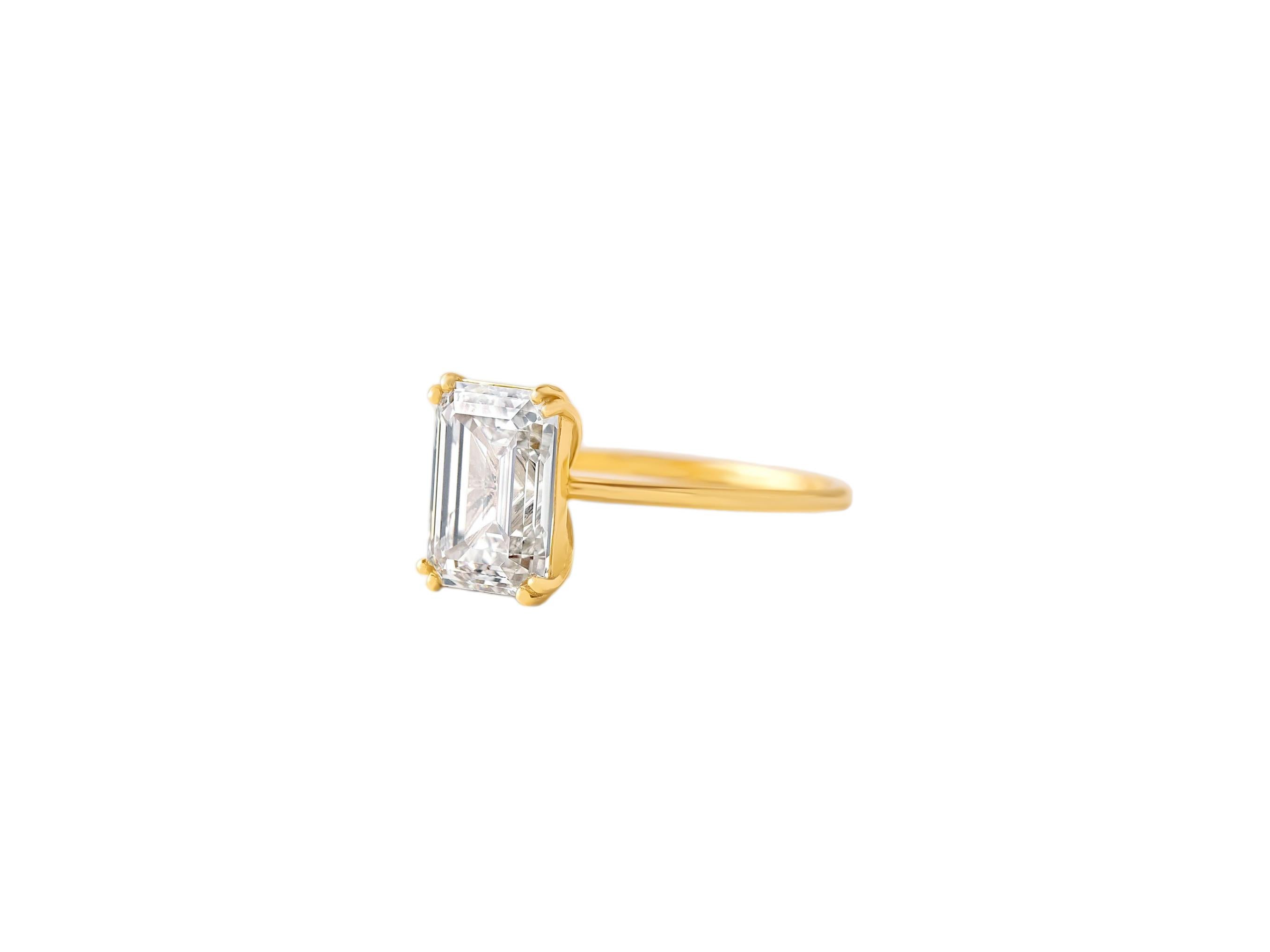 Women's or Men's 1 ct  Emerald cut moissanite 14k gold ring For Sale