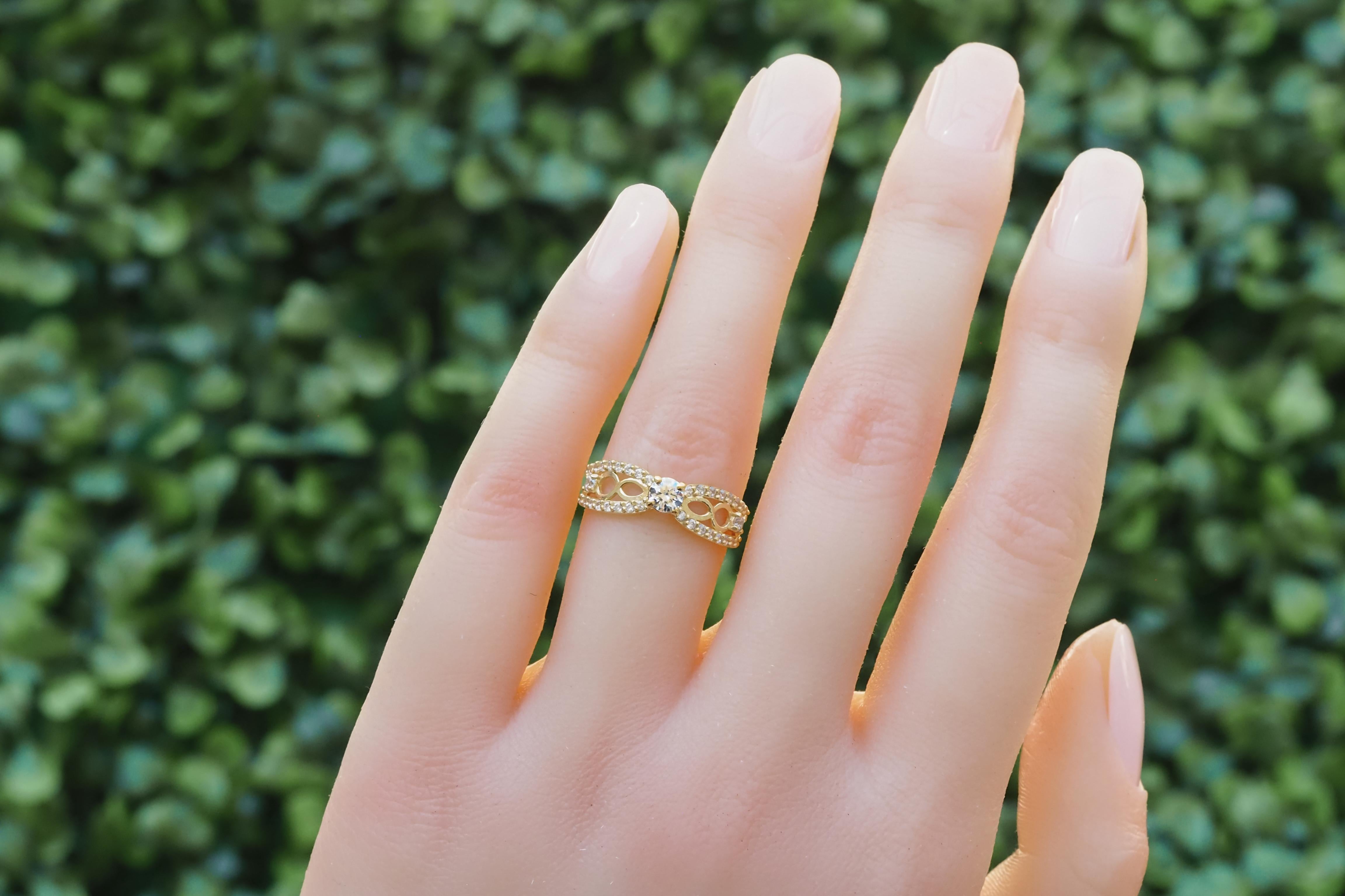 in vendita:  Anello di fidanzamento in oro 14k con moissanite da 0,5 carati. 2