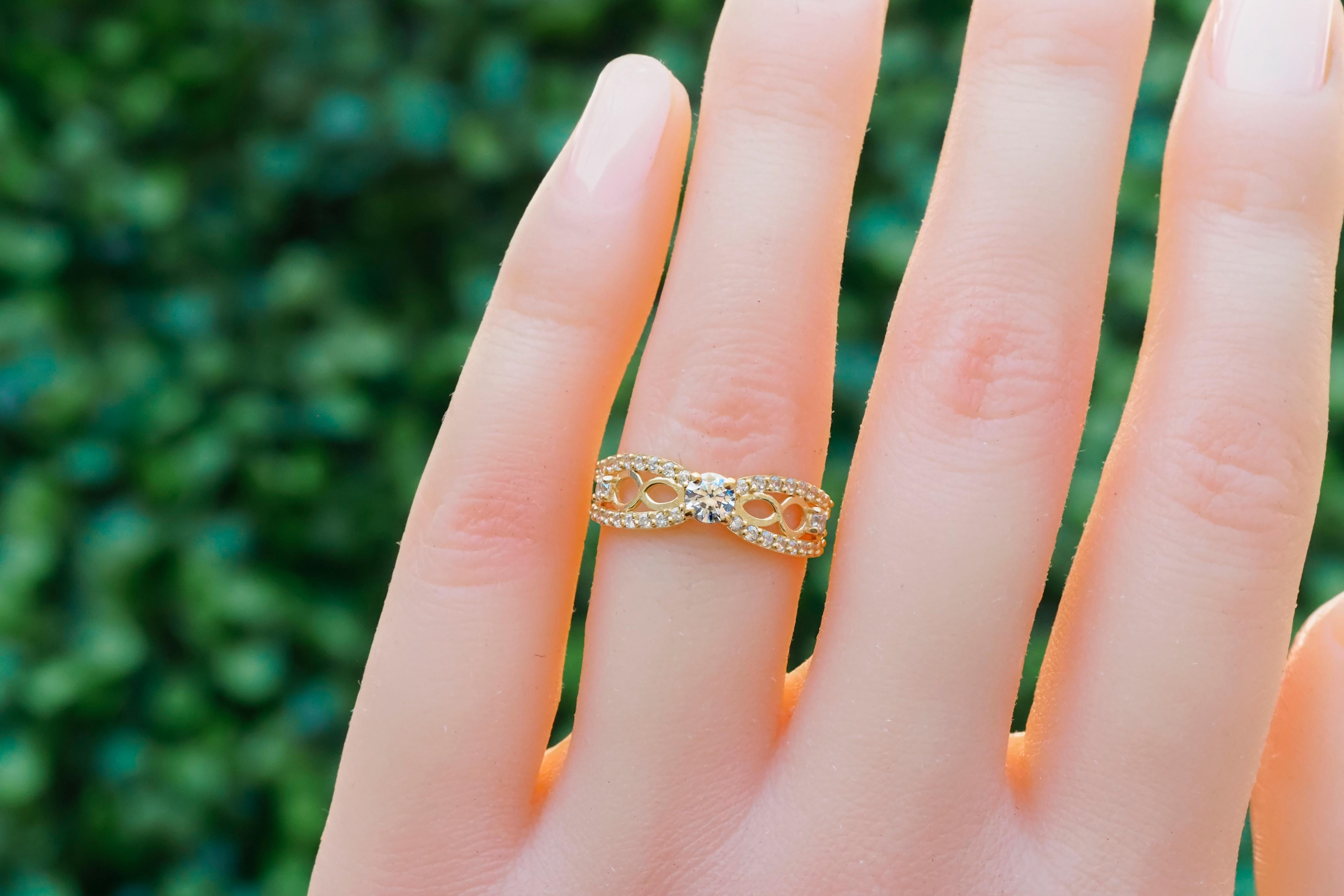 Modern 0.5 ct moissanite 14k gold engagement ring.  For Sale