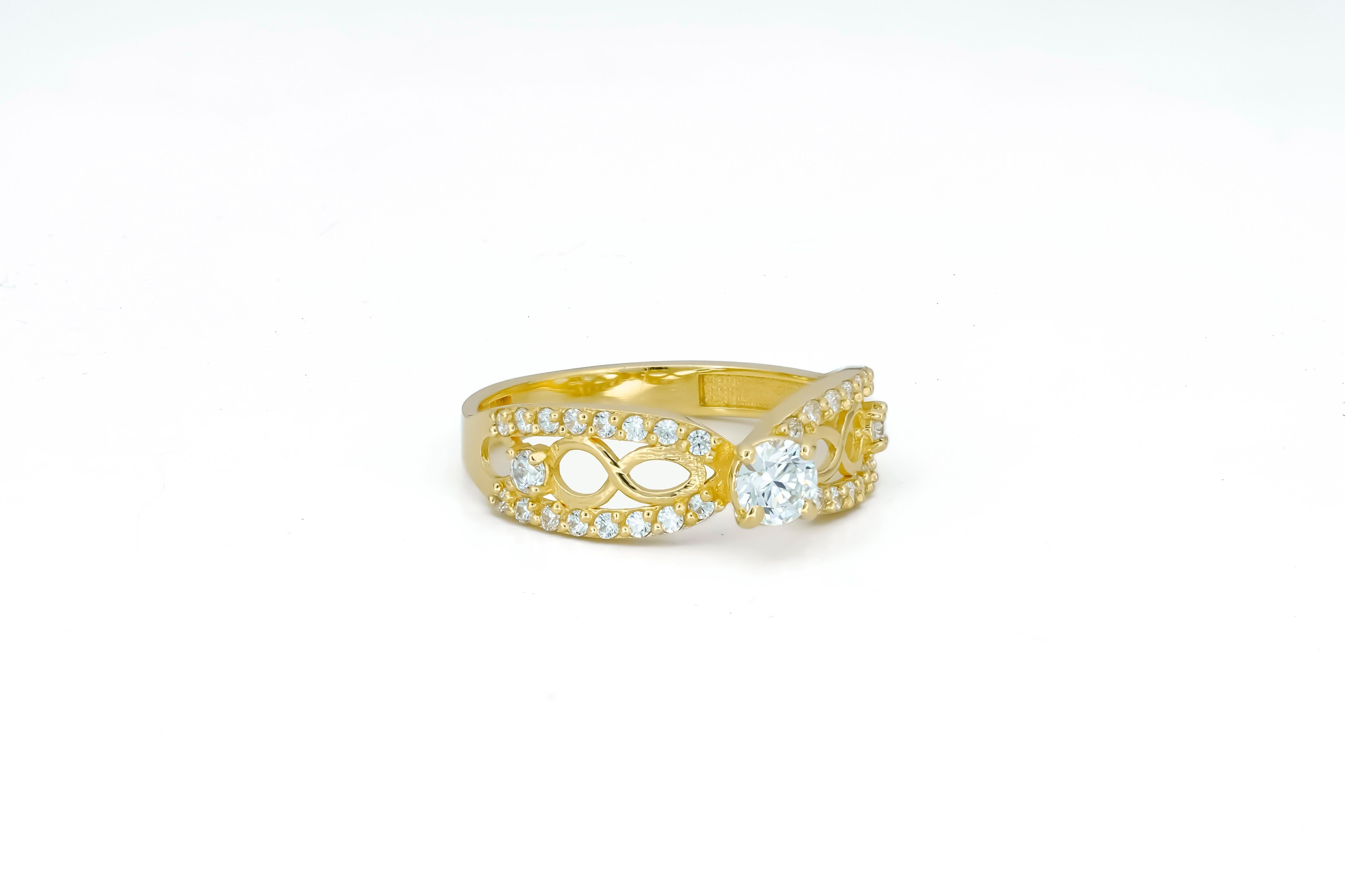 Round Cut 0.5 ct moissanite 14k gold engagement ring.  For Sale