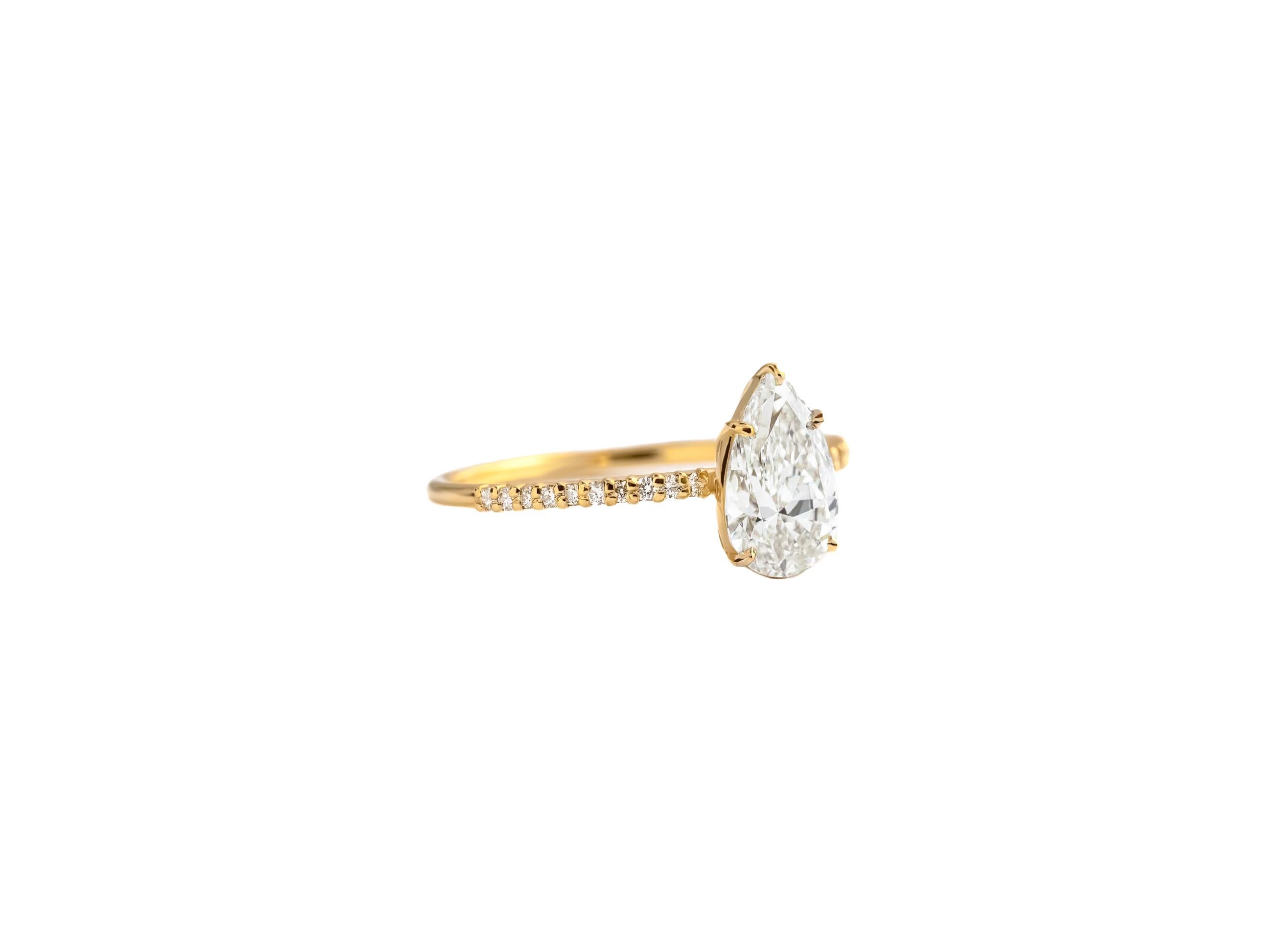 0.5 ct Pear moissanite 14k gold ring.  In New Condition For Sale In Istanbul, TR