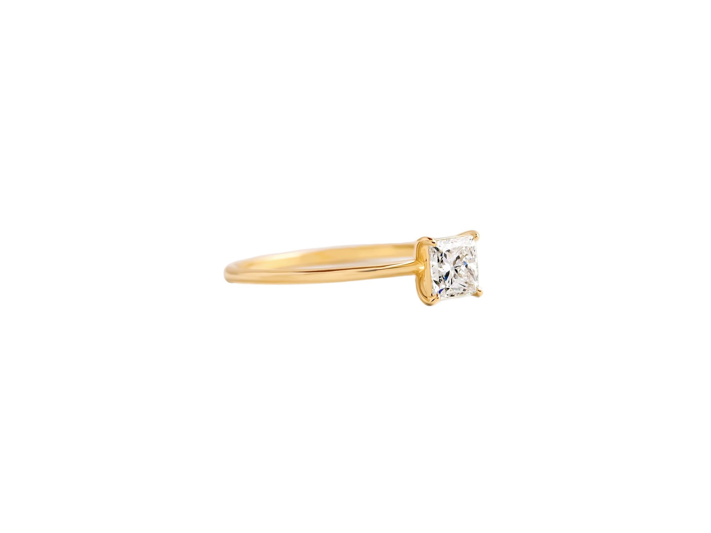 Modern 0.5 ct Princess cut moissanite 14k gold ring For Sale