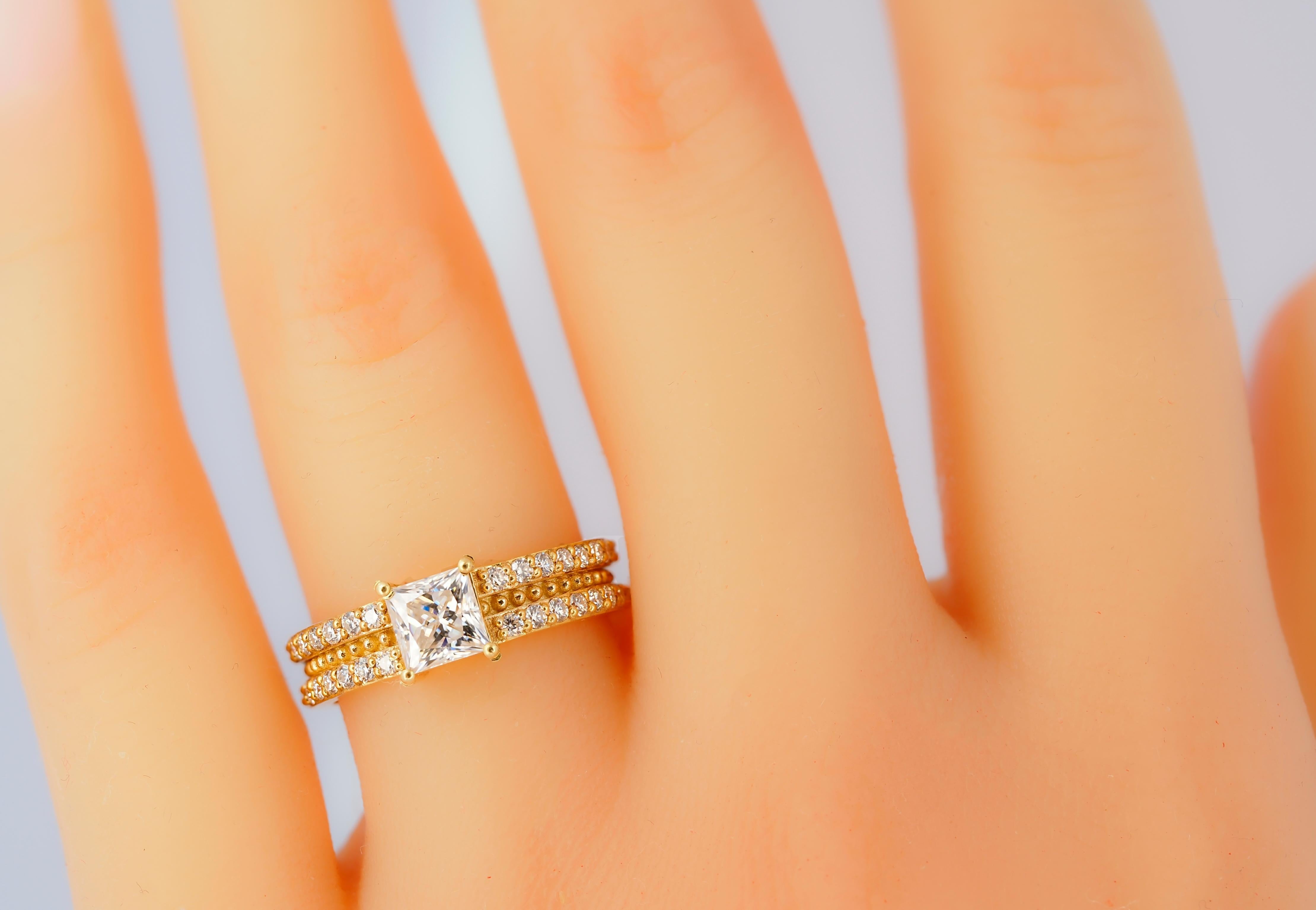 Women's or Men's 0.5 ct princess moissanite engagement ring in 14k gold For Sale