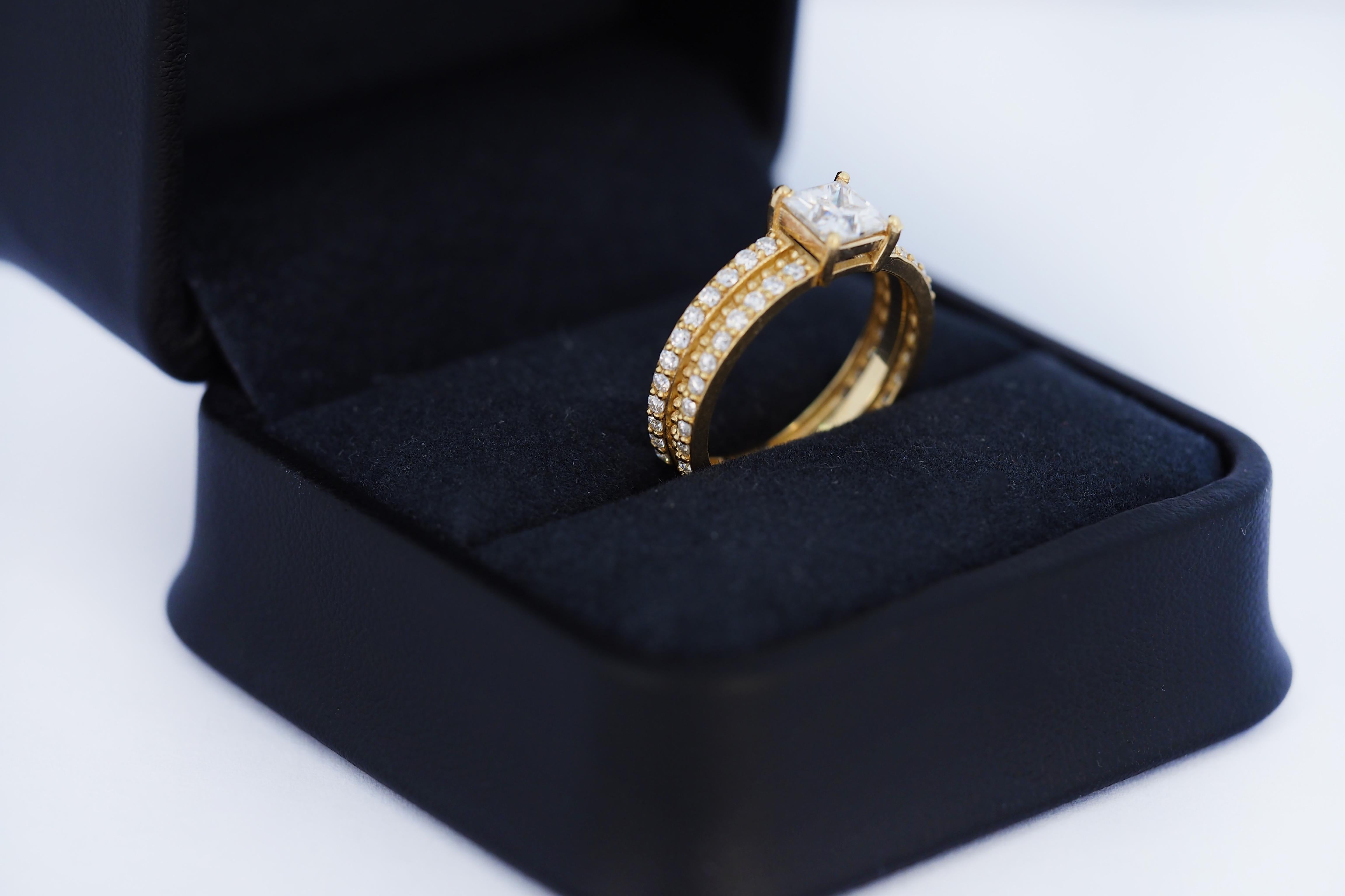 En venta: Anillo de compromiso de moissanita princesa de 0,5 ct en oro de 14k  6