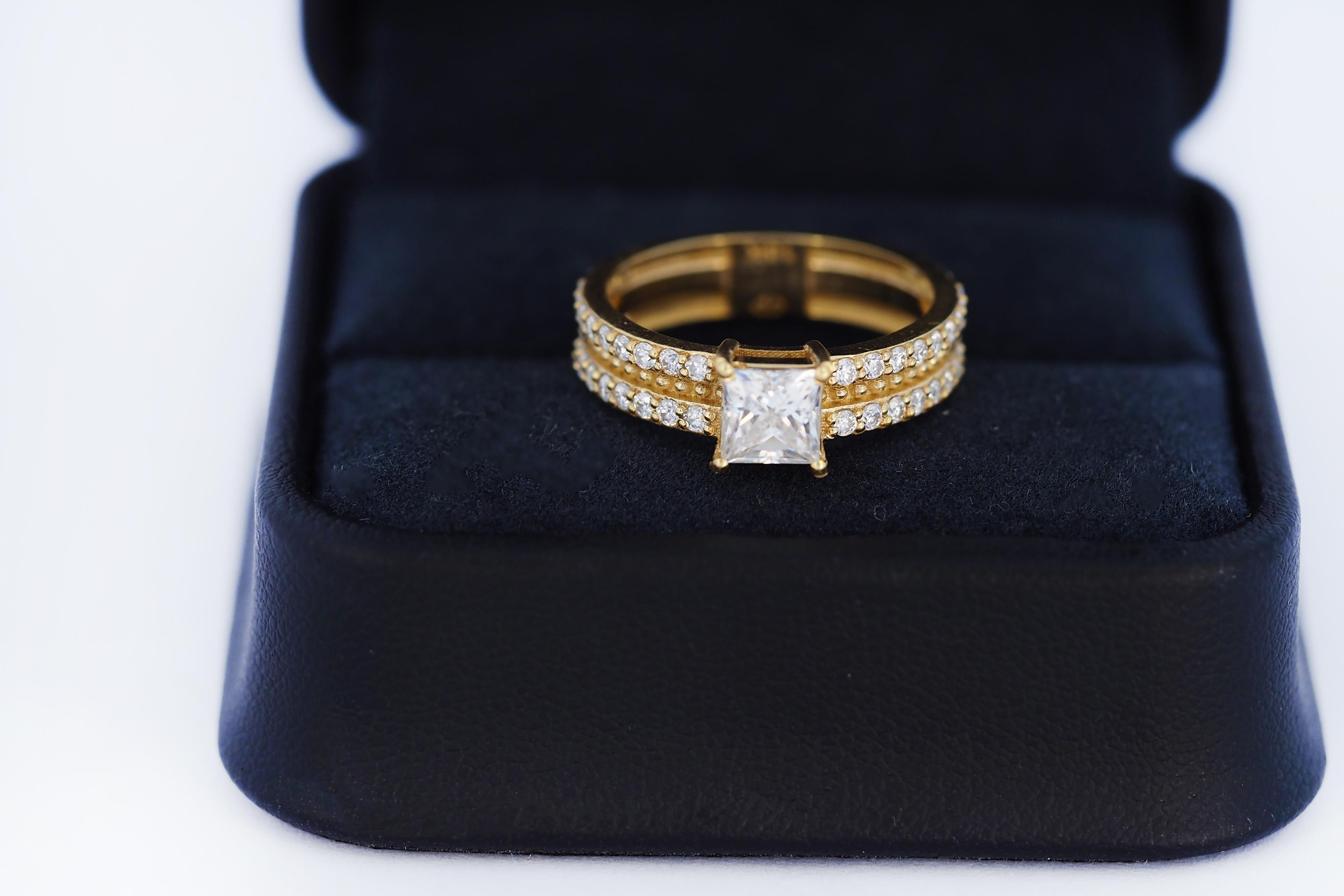 En venta: Anillo de compromiso de moissanita princesa de 0,5 ct en oro de 14k  7