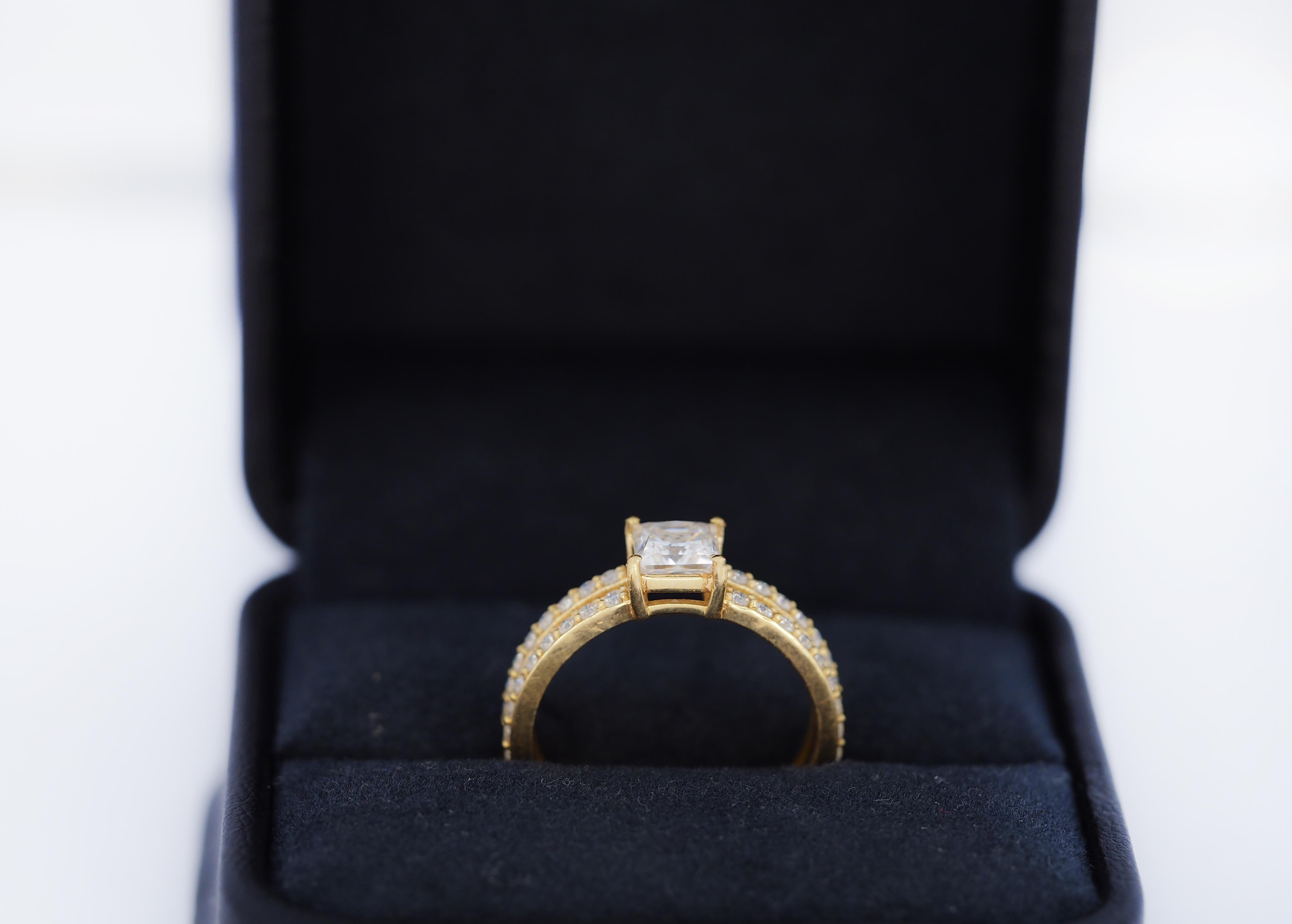 En venta: Anillo de compromiso de moissanita princesa de 0,5 ct en oro de 14k  8