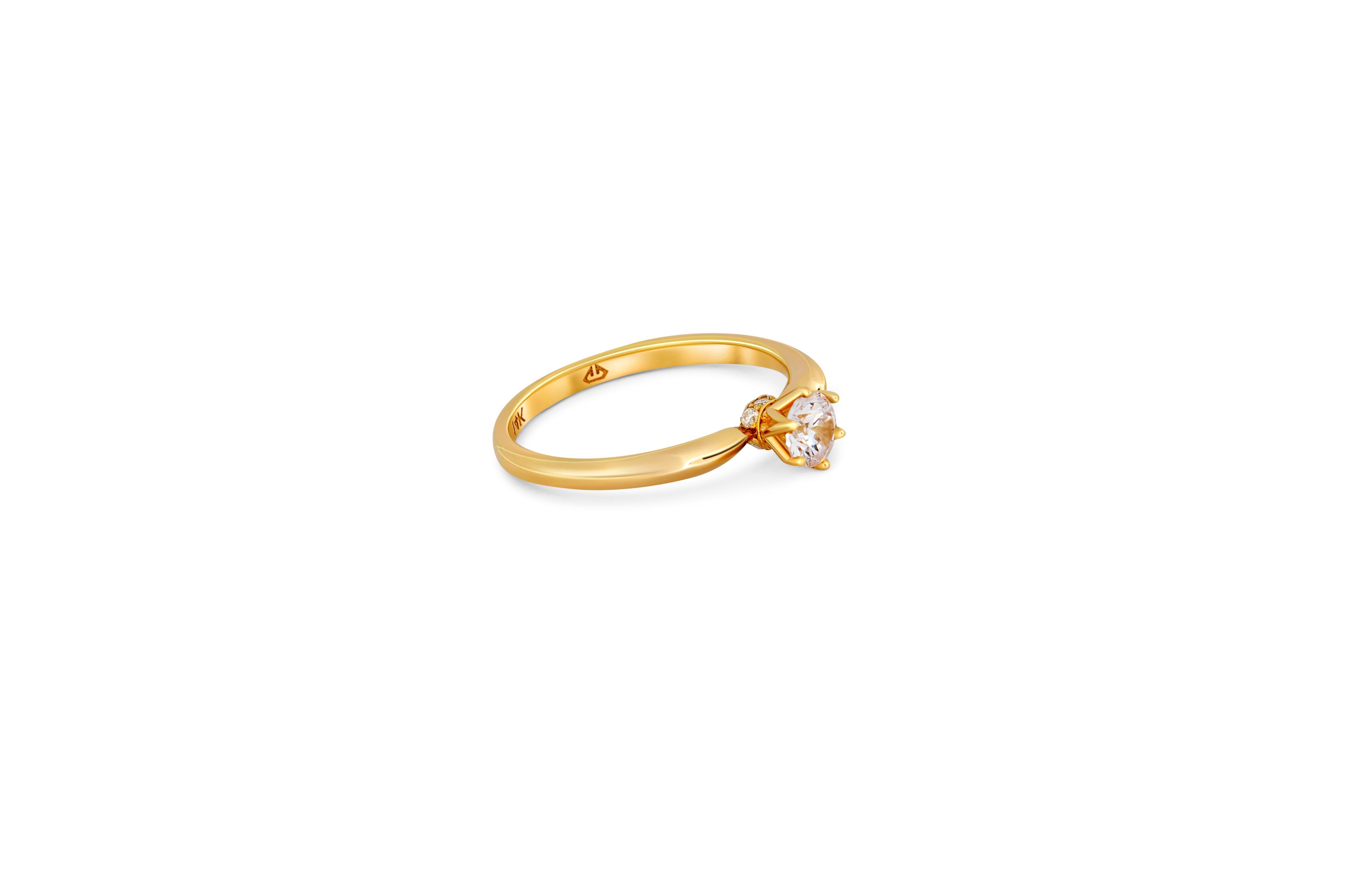 Bague solitaire en or 14 carats avec moissanite 0,5 carat en vente 4