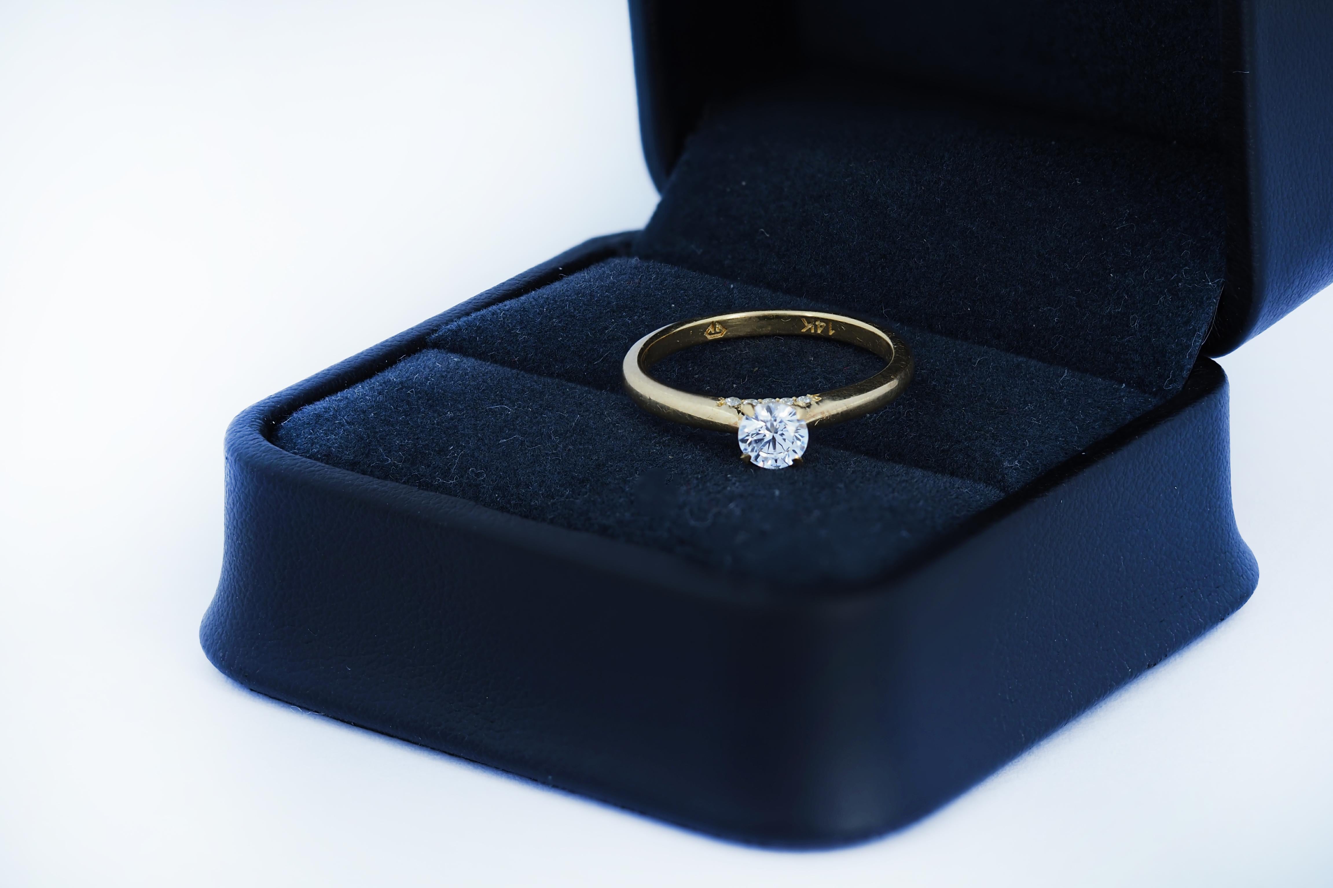 En vente :  Bague solitaire en or 14 carats avec moissanite 0,5 carat 6