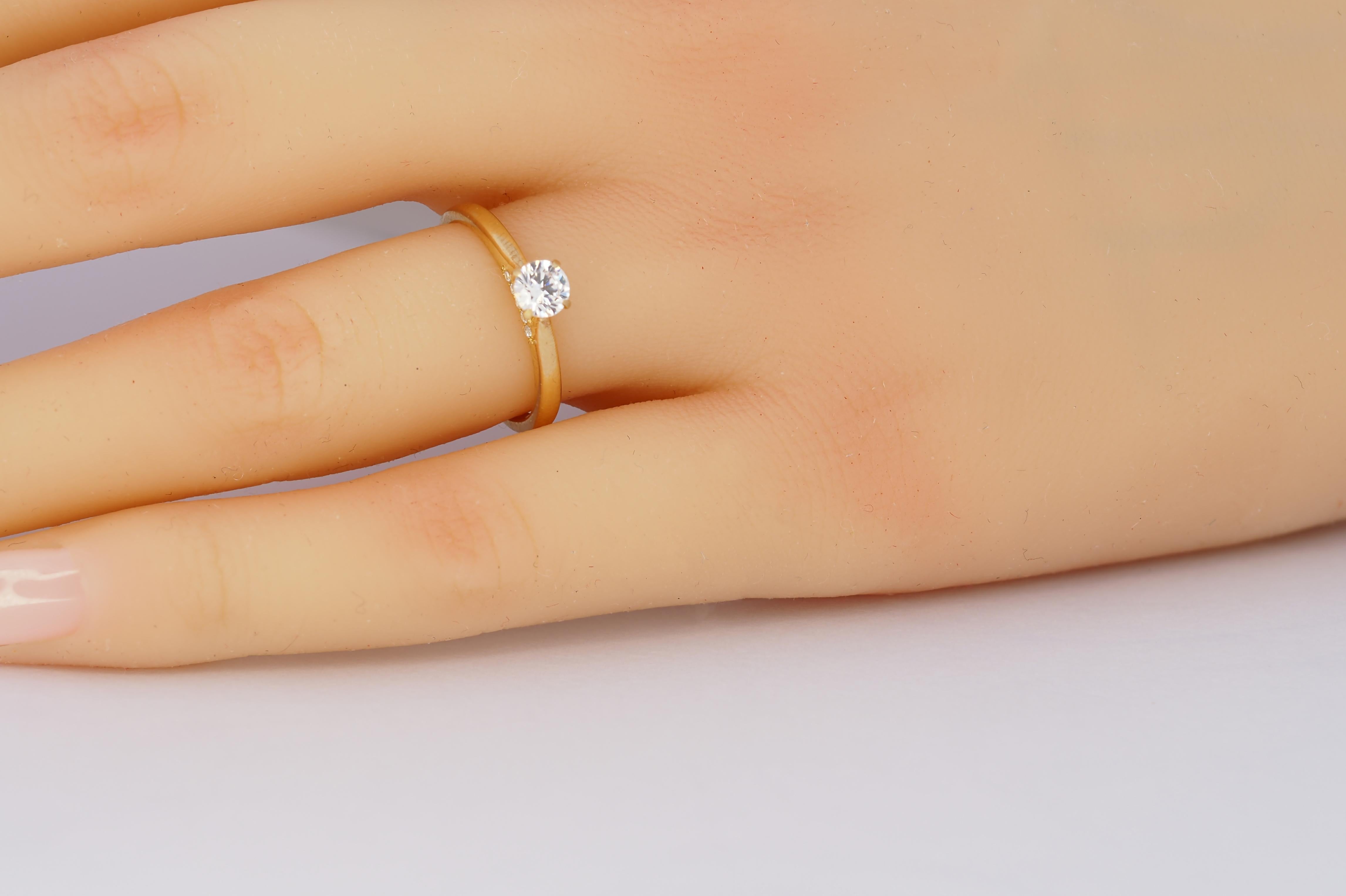 En vente :  Bague solitaire en or 14 carats avec moissanite 0,5 carat 8