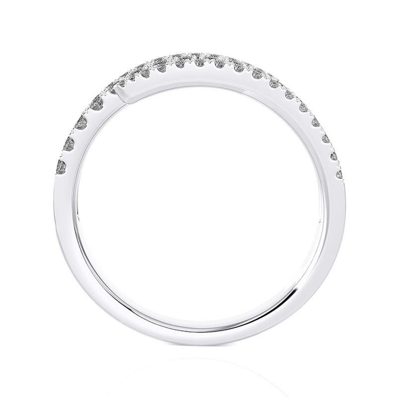 0,5 Karat runder Diamant 18K Weißgold Zarter Bypass- Fingerring mit rundem Diamanten (Moderne) im Angebot
