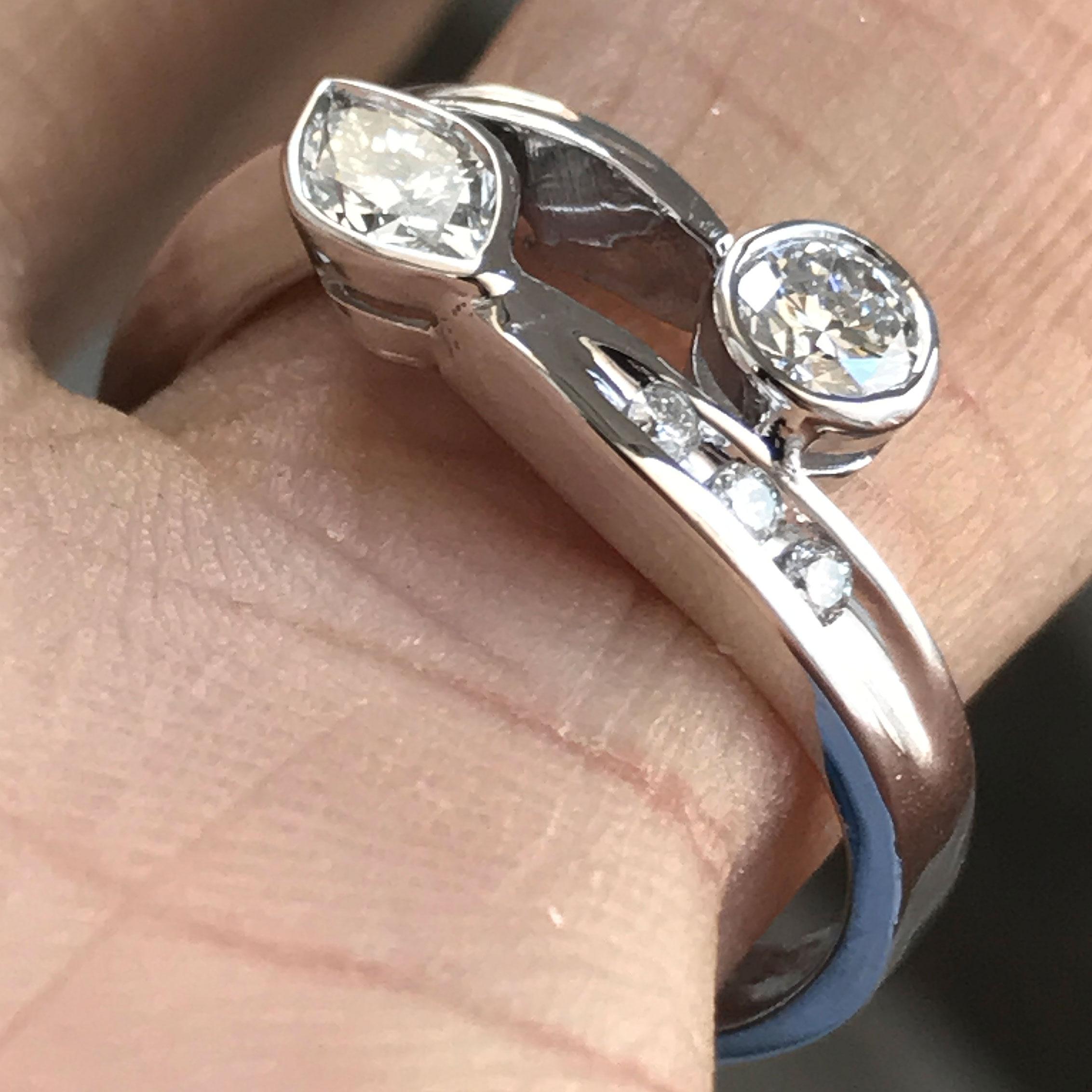 Anillo de diamantes redondos y marquesa de 0,50 quilates aproximadamente 14 quilates W-Ben Dannie Moderno en venta