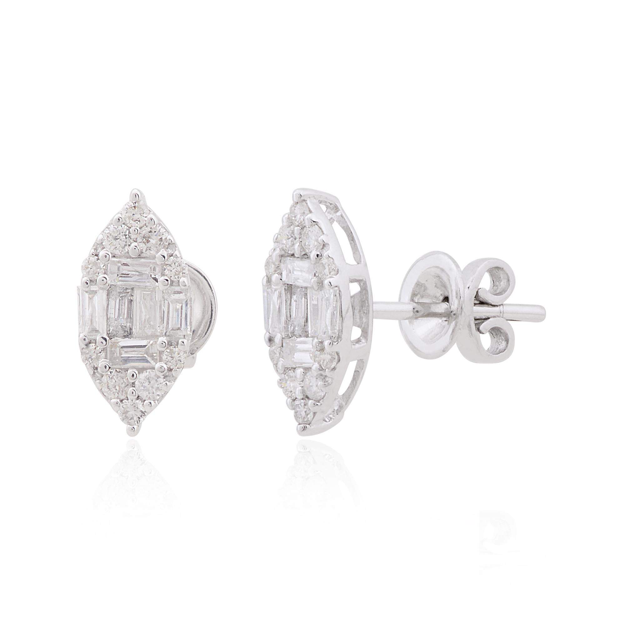 Code d'article :- STE-1050
Poids brut :- 1.51 gm
Or blanc massif 10k Poids :- 1.41 gm
Poids du diamant Nature :- 0,50 carat  ( DIAMANT MOYEN DE PURETÉ SI1-SI2 ET DE COULEUR H-I )
Taille des boucles d'oreilles :- 12x6 mm environ.

✦