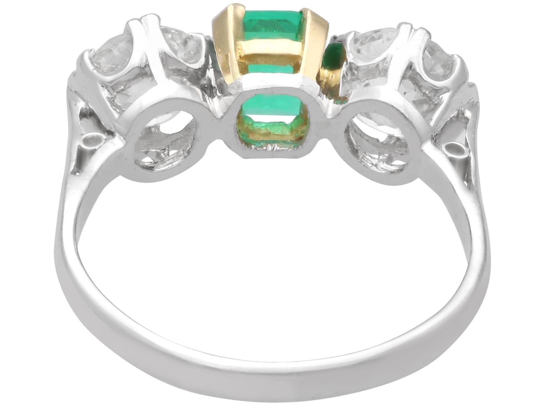 da uomo o donna 0,50 carati di smeraldo colombiano 1,94 carati di diamante in platino Anello trilogy CIRCA 1935 in vendita