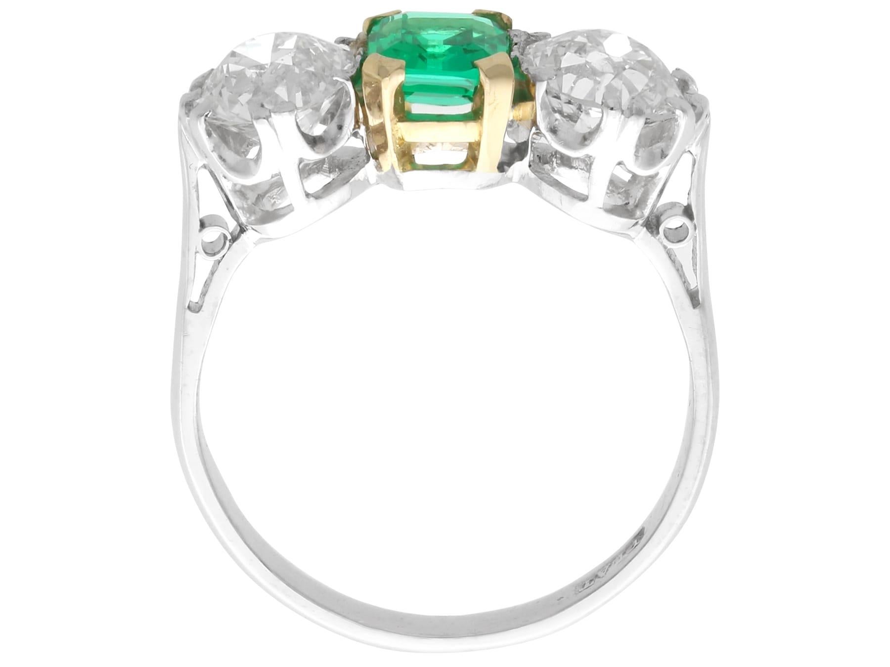 0,50 carati di smeraldo colombiano 1,94 carati di diamante in platino Anello trilogy CIRCA 1935 in vendita 1