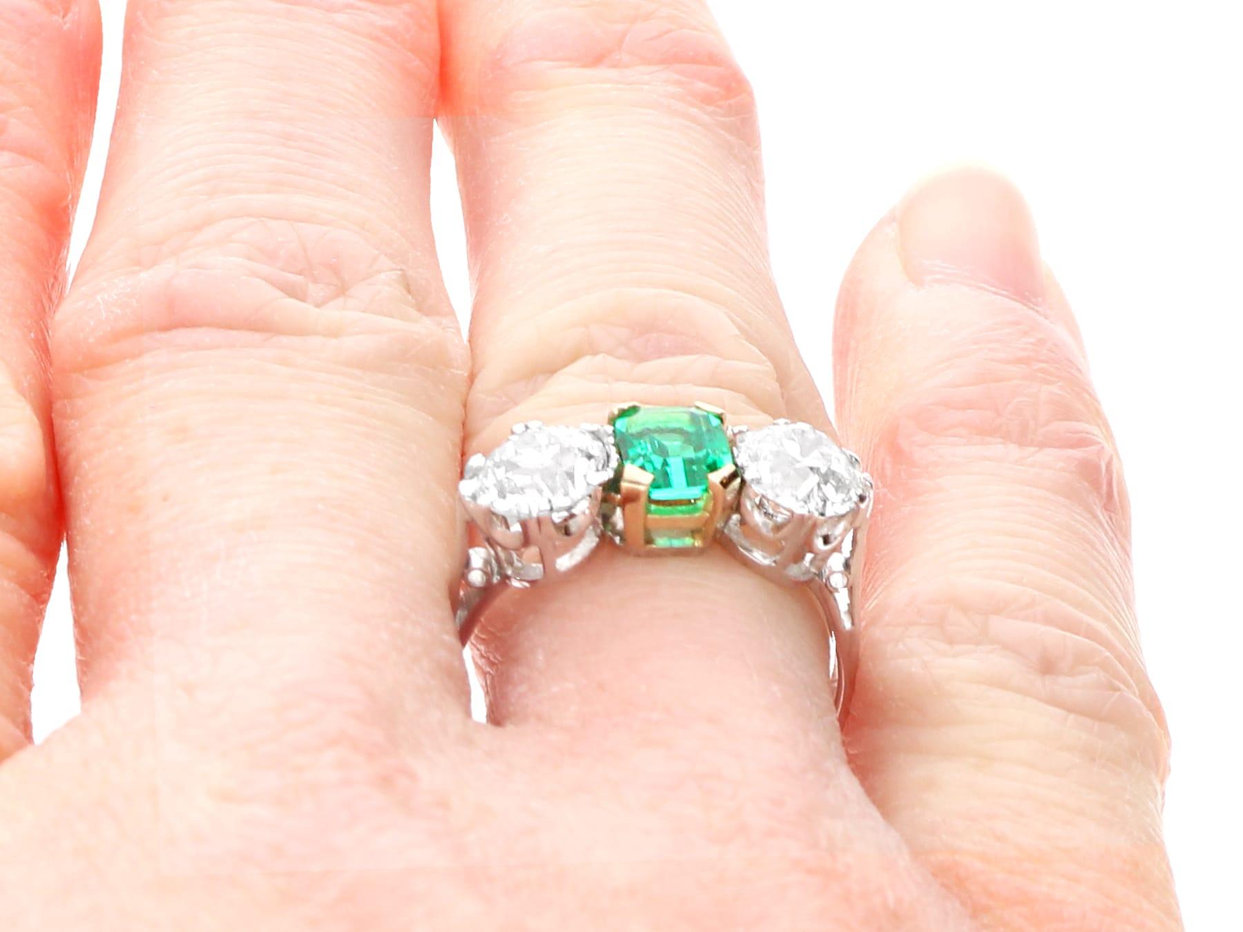 0,50 carati di smeraldo colombiano 1,94 carati di diamante in platino Anello trilogy CIRCA 1935 in vendita 4