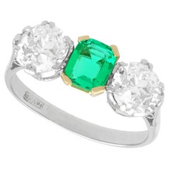 0,50 carati di smeraldo colombiano 1,94 carati di diamante in platino Anello trilogy CIRCA 1935