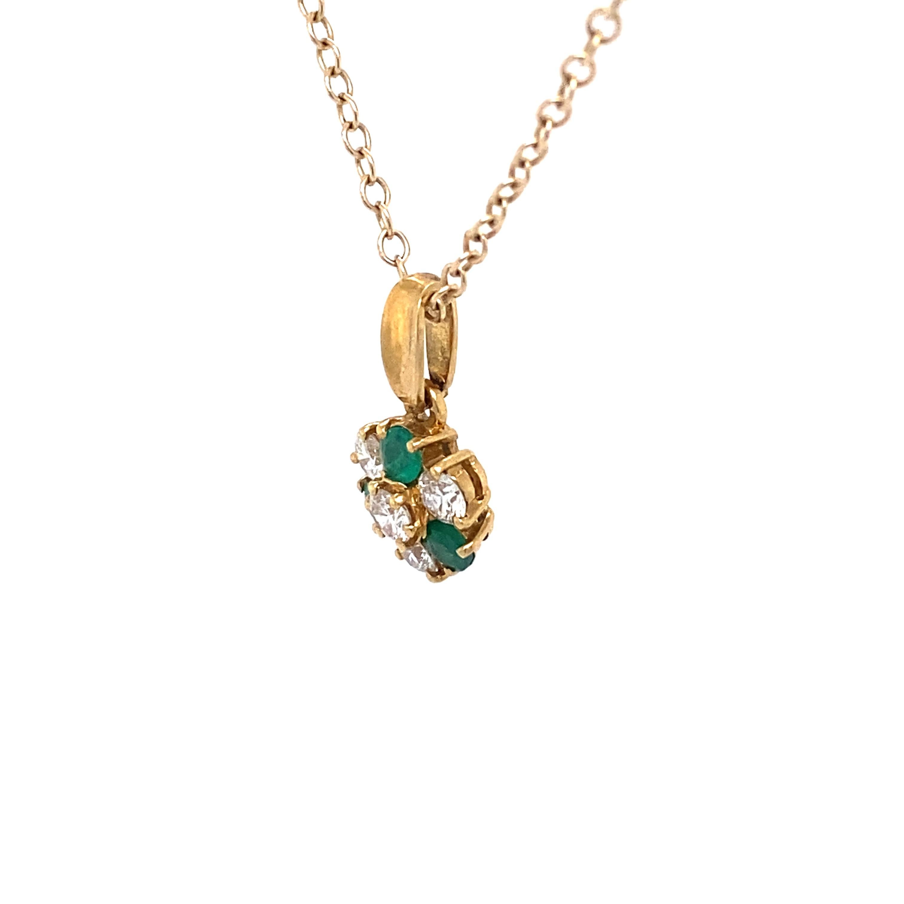 0.50 Carat Diamond and Colombian Emerald Cluster Pendant in 18 Karat Gold In Excellent Condition For Sale In Atlanta, GA