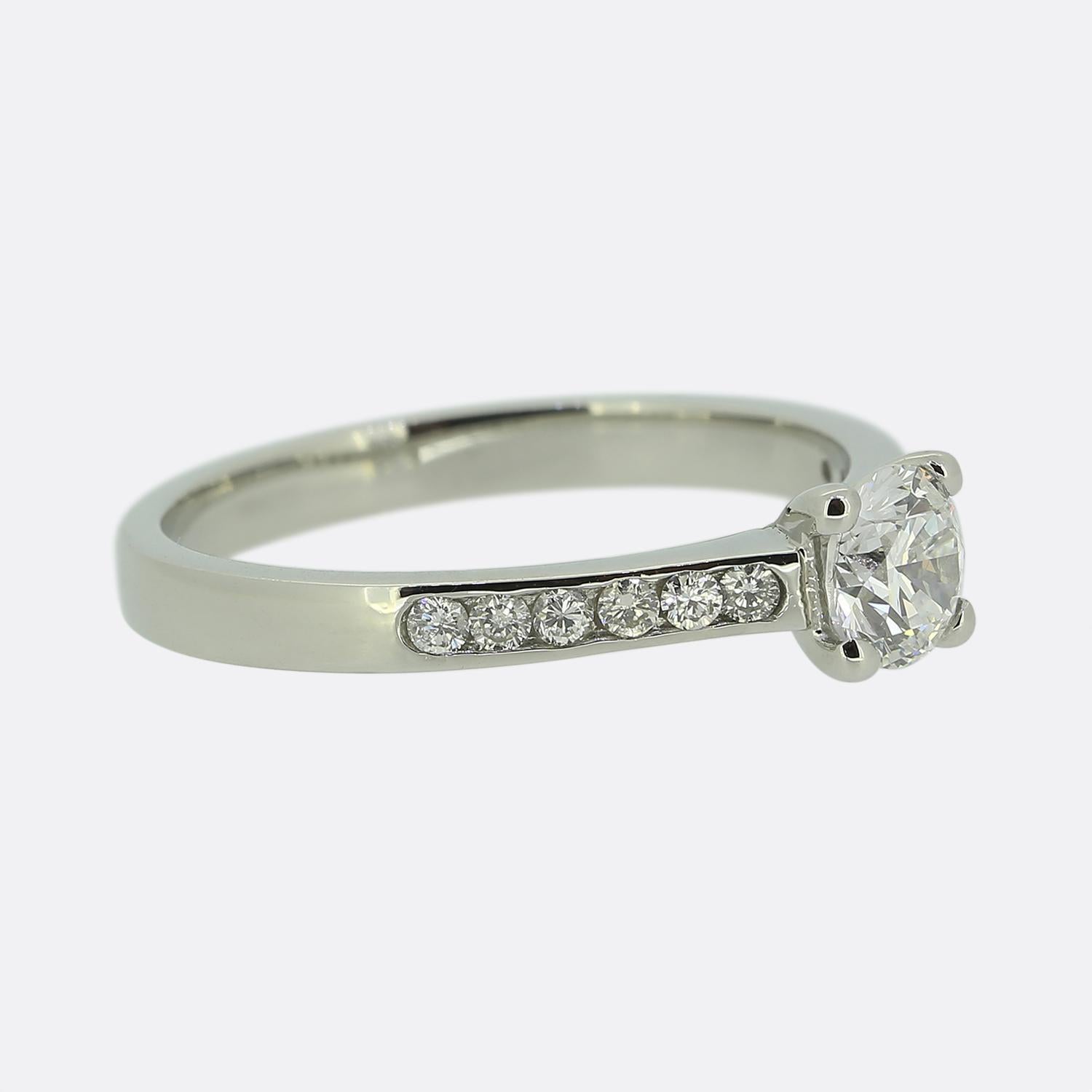 Taglio brillante Anello di fidanzamento con diamante da 0,50 carati in vendita