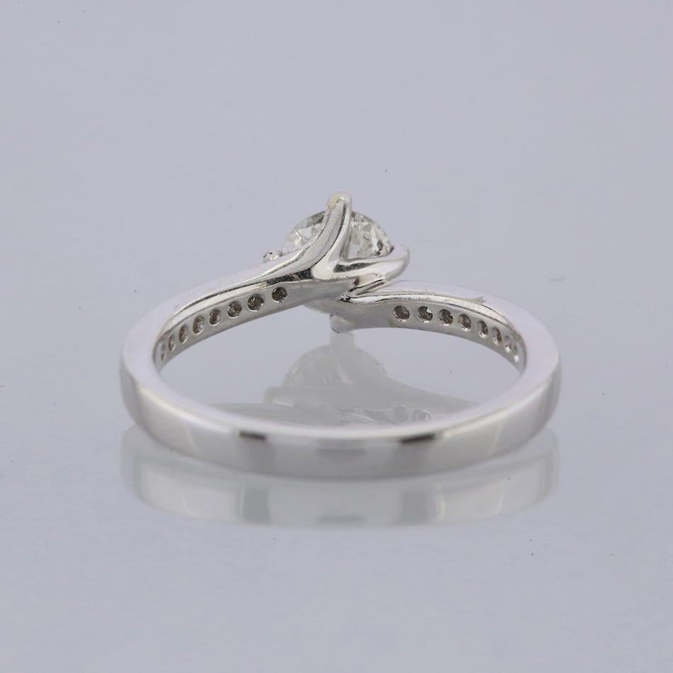 Anillo de compromiso solitario con diamante de 0,50 quilates Corte brillante