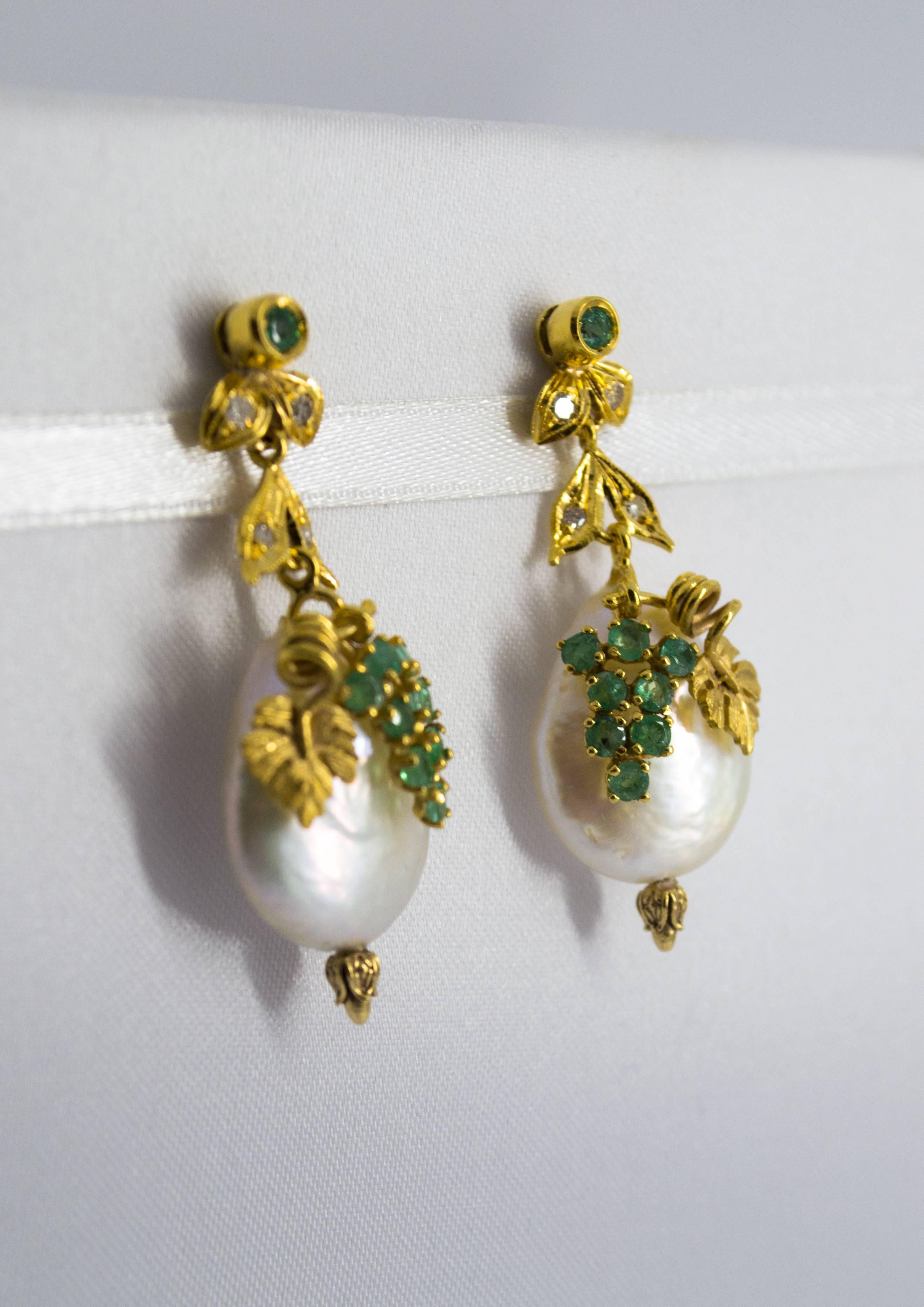 0.50 Carat Emerald Diamond Pearl Yellow Gold Stud Earrings In New Condition In Naples, IT