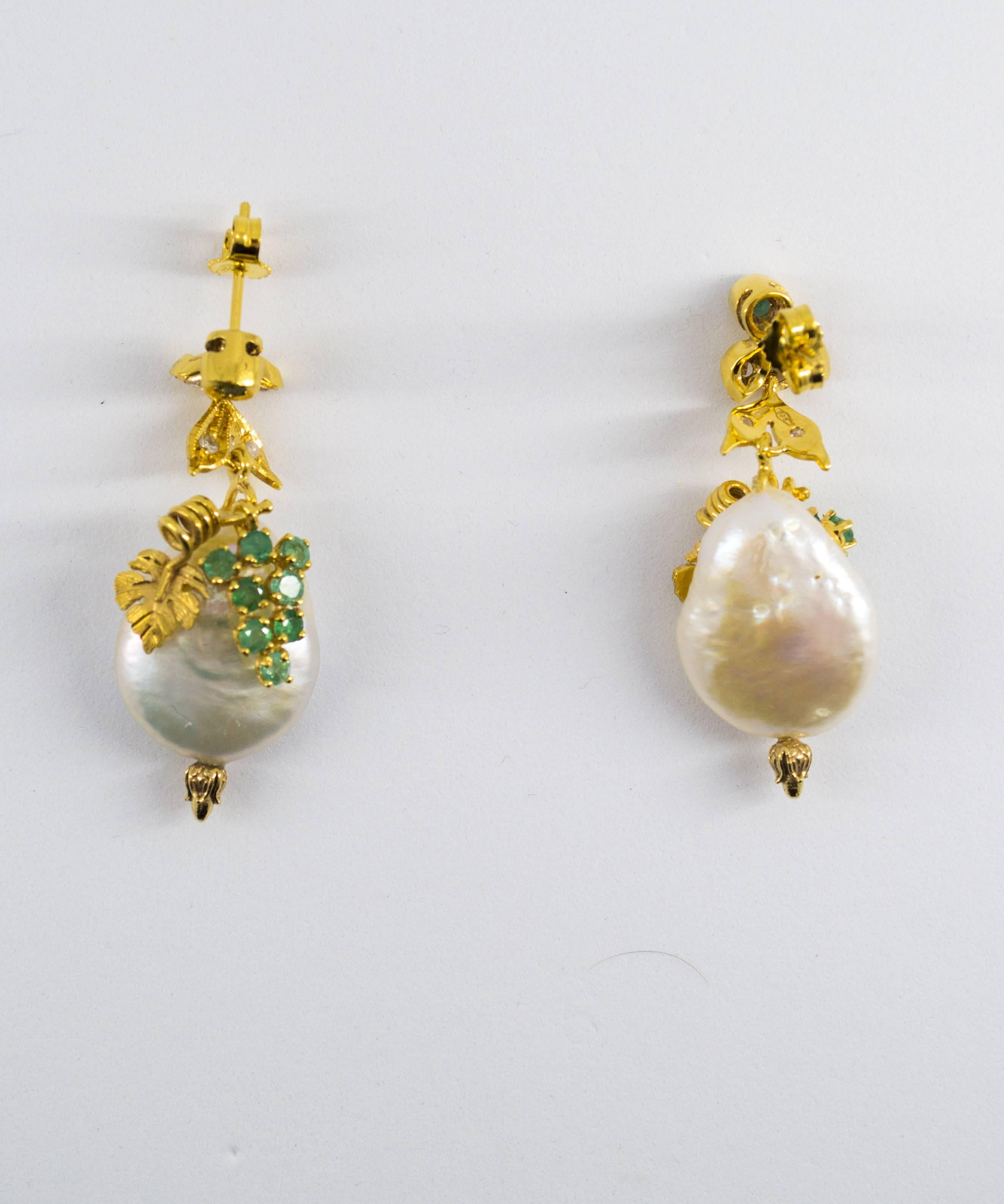 Women's or Men's 0.50 Carat Emerald Diamond Pearl Yellow Gold Stud Earrings