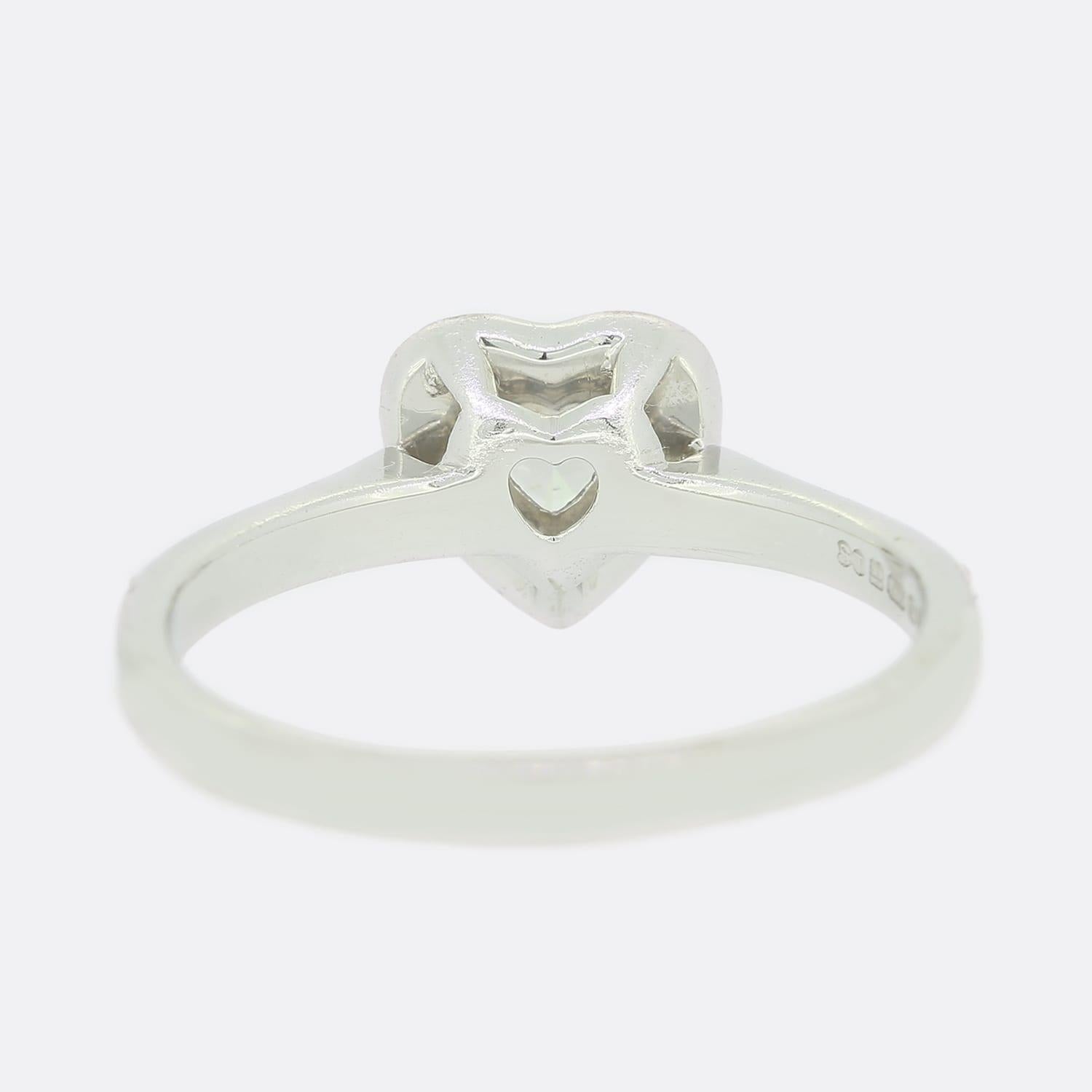 0.50 Carat Heart Shape Diamond Halo Ring In Good Condition For Sale In London, GB