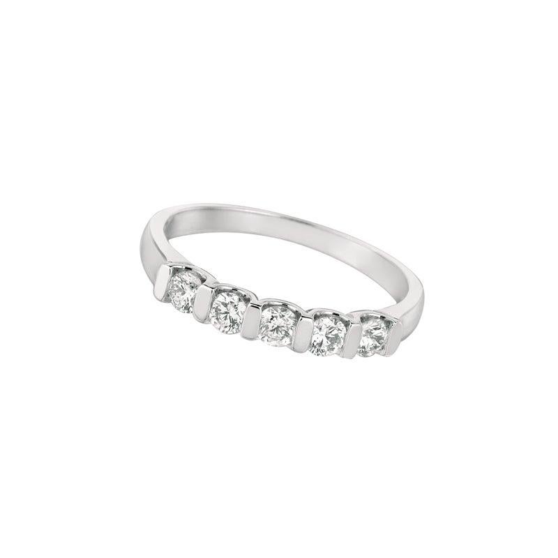 For Sale:  0.50 Carat Natural Diamond 5-Stone Ring Band G SI 14 Karat White Gold 3