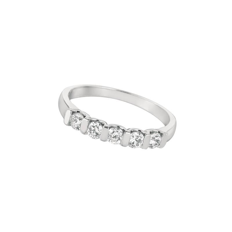 Contemporary 0.50 Carat Natural Diamond 5-Stone Ring Band G SI 14 Karat White Gold For Sale